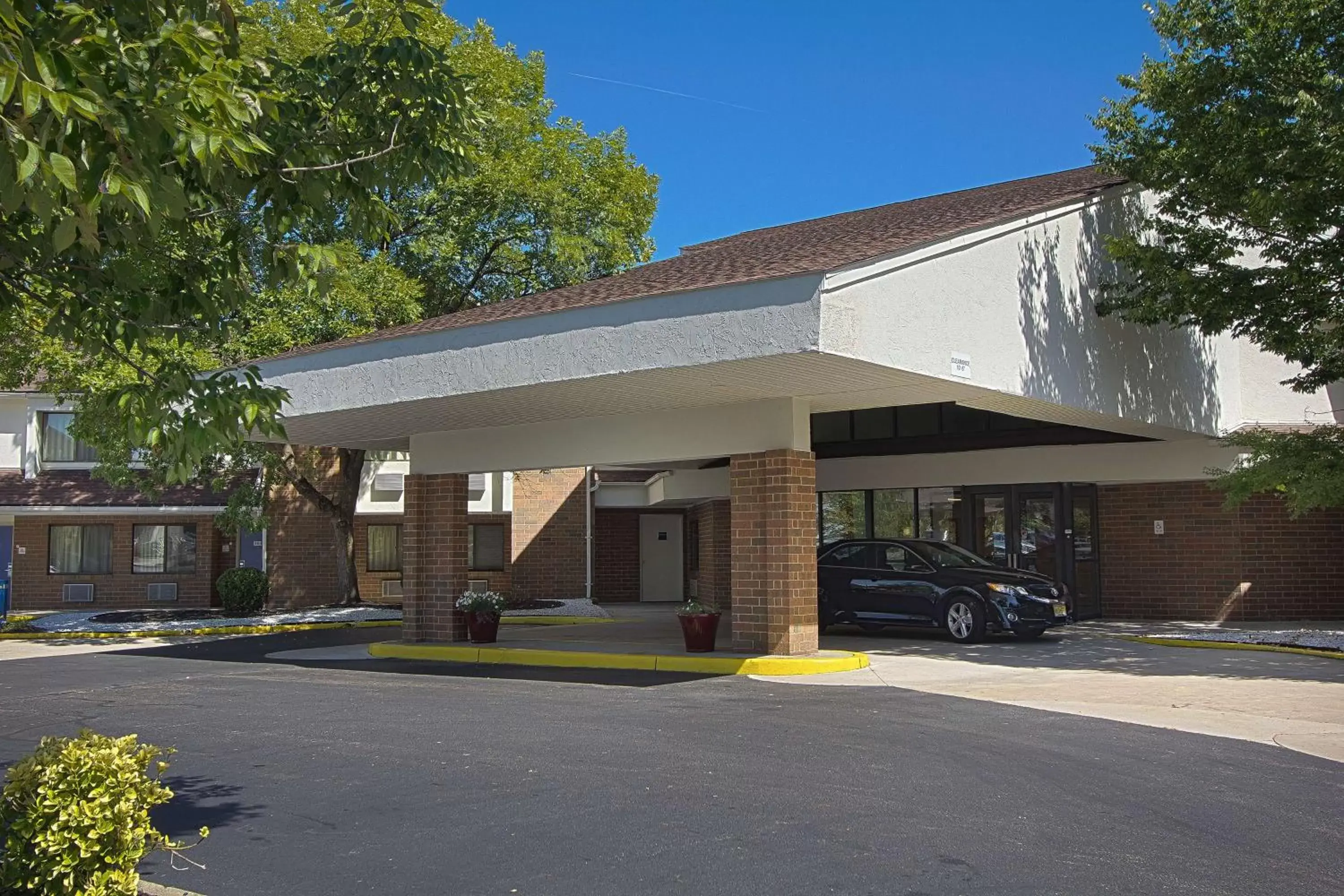 Property building in Motel 6-East Brunswick, NJ