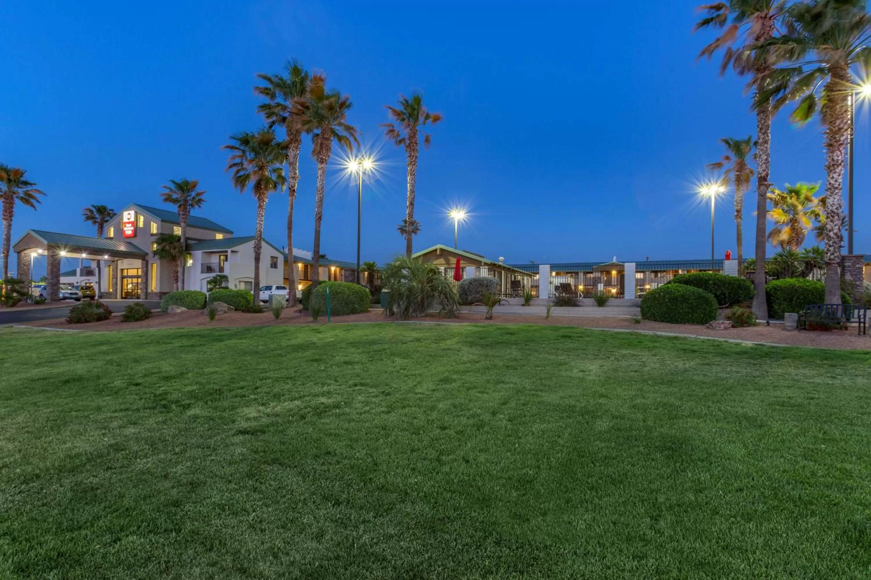 Property building in Best Western Plus King's Inn and Suites