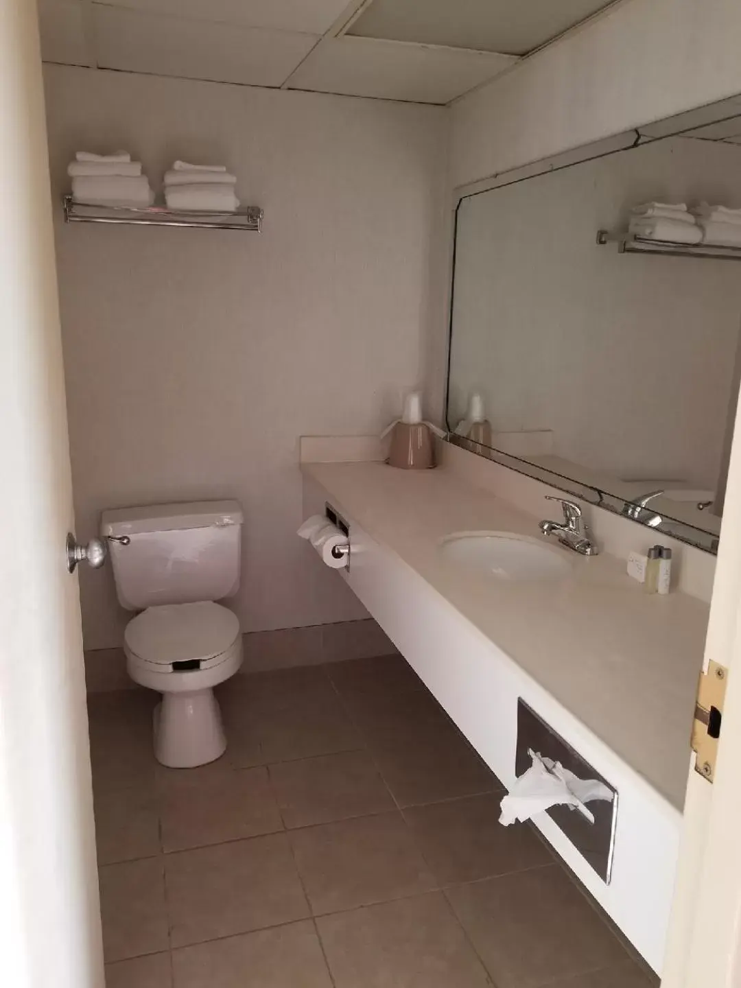 Toilet, Bathroom in Bestway Inn - Madison