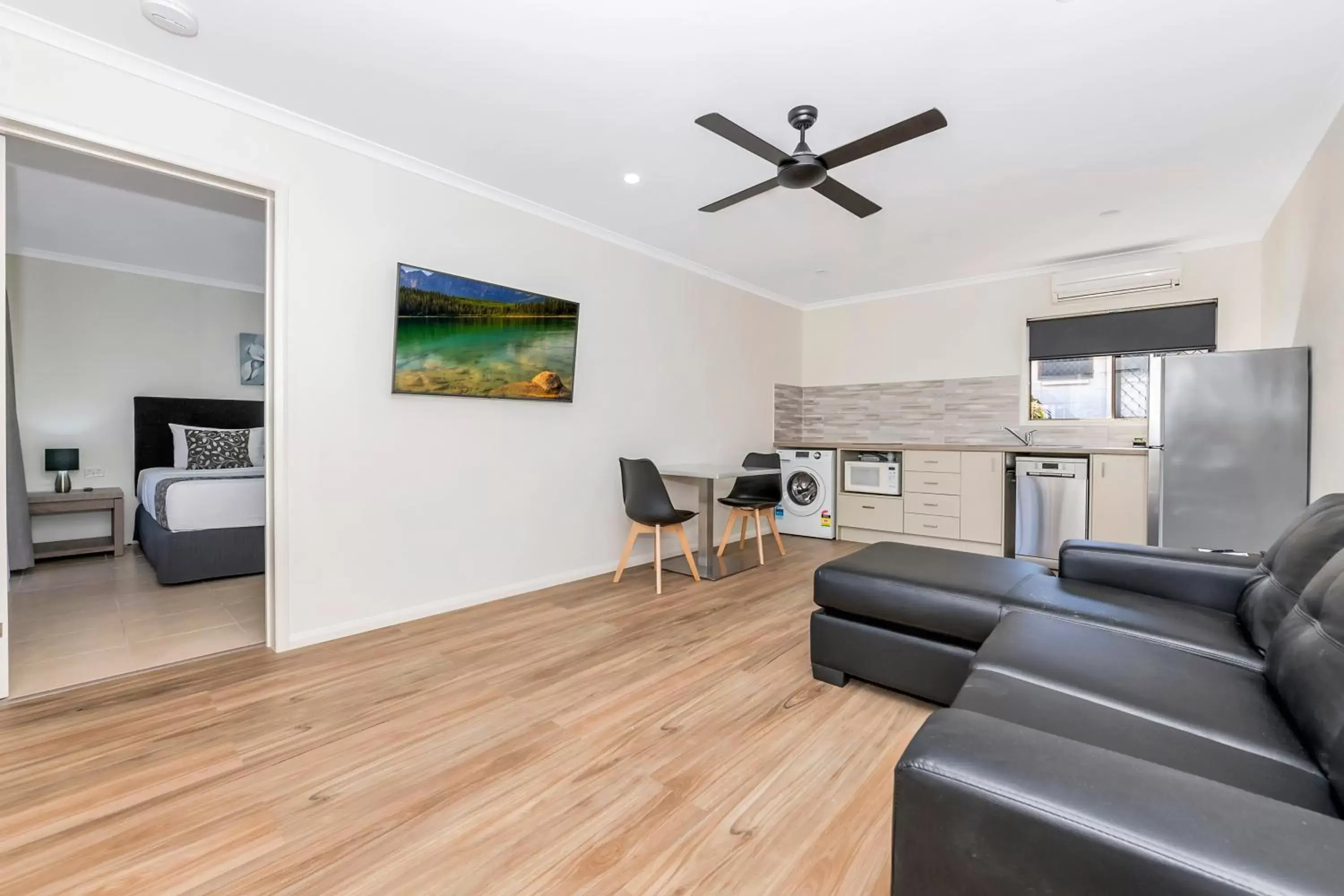 Seating Area in Cascade Motel In Townsville