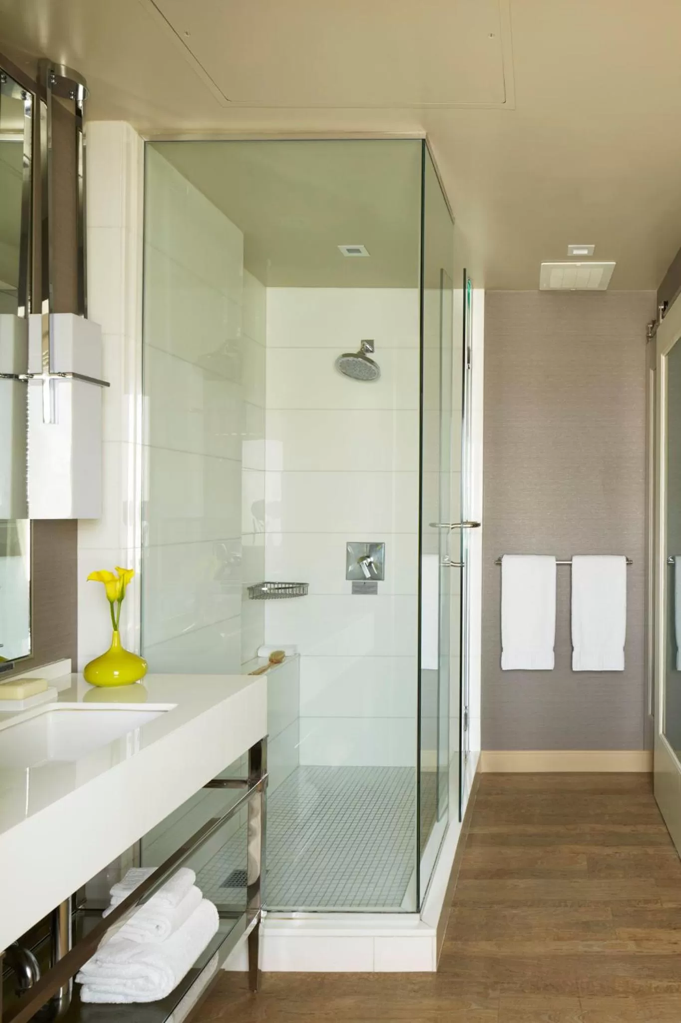 Bathroom in Kimpton Hotel Wilshire by IHG