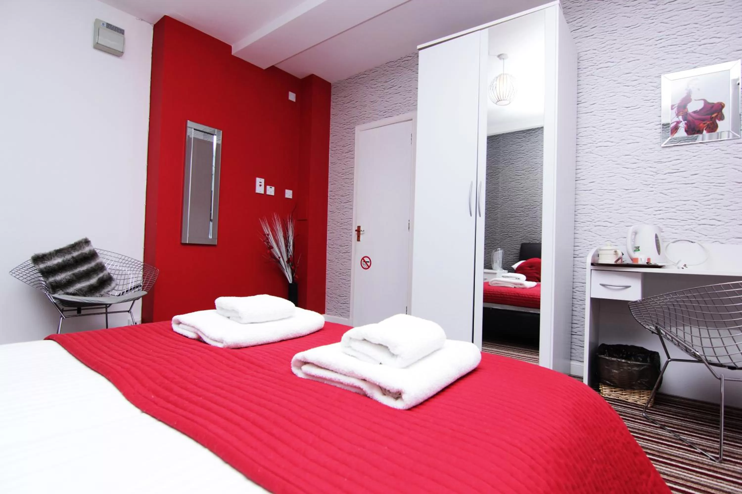 Bedroom, Bed in Rosemount Palace