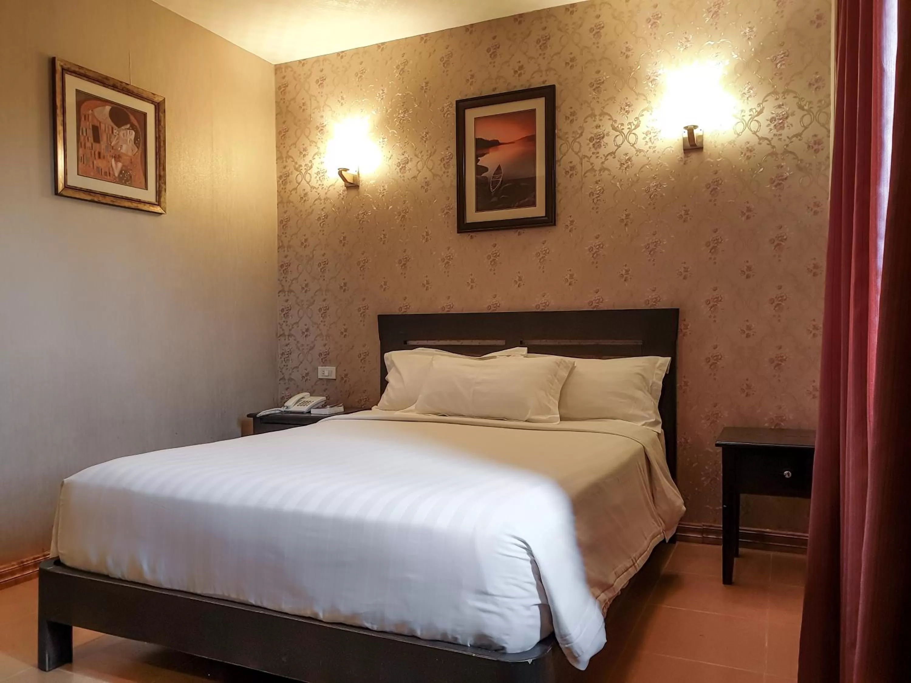 Bed in Hanan Hotel Tagaytay - Formerly Tagaytay Wingate Manor