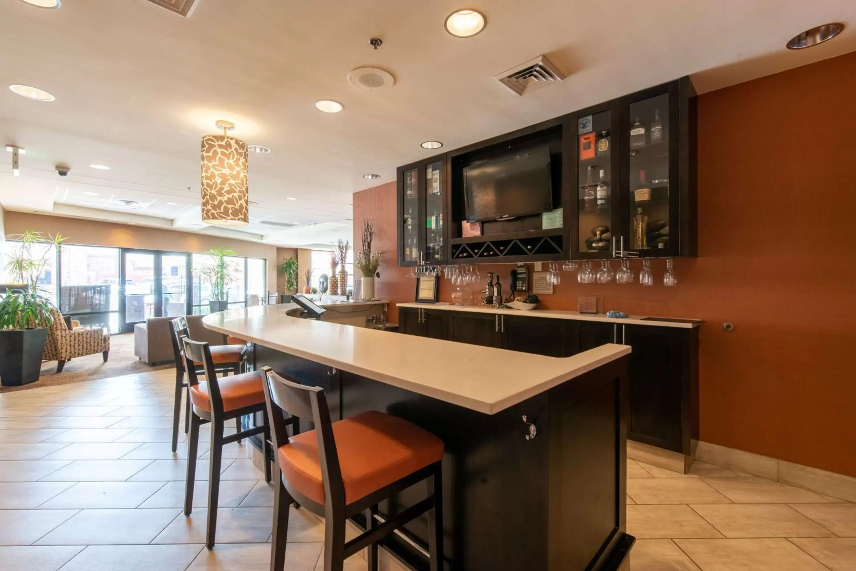 Lounge or bar, Kitchen/Kitchenette in Hilton Garden Inn Ogden