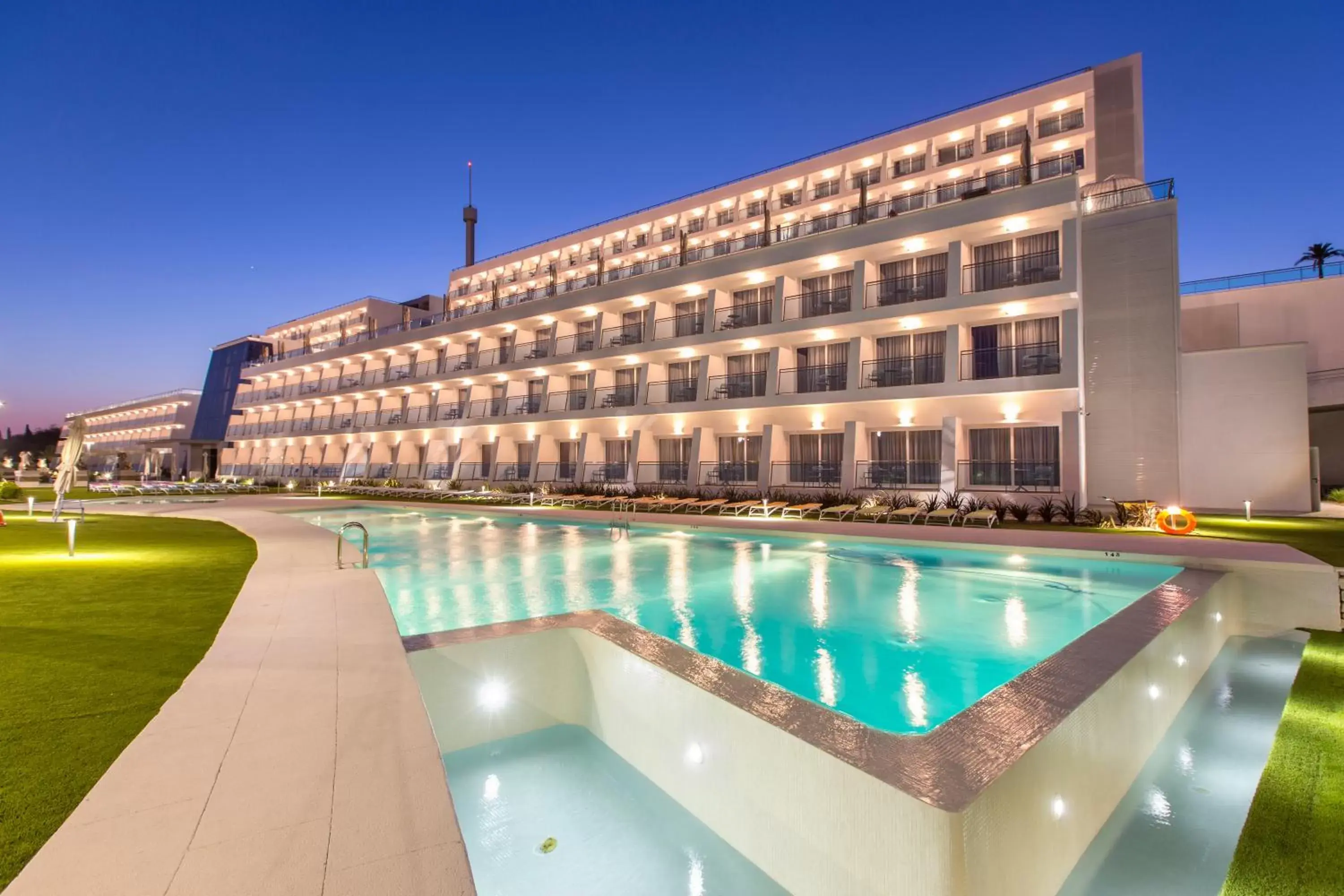 Swimming pool, Property Building in Grand Luxor Hotel