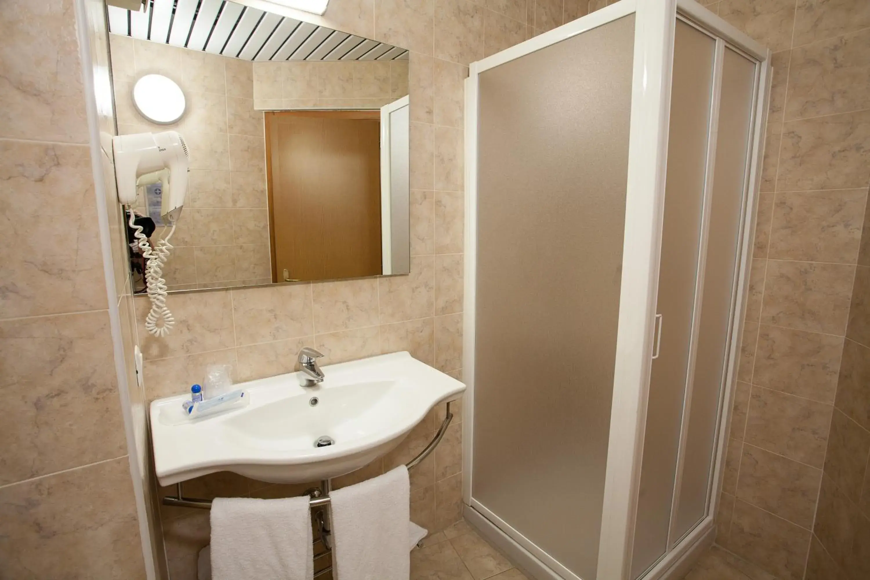 Bathroom in Hotel Esperia