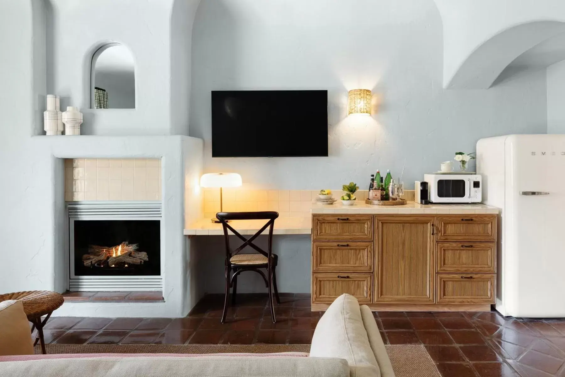 Seating area, TV/Entertainment Center in Palihouse Santa Barbara