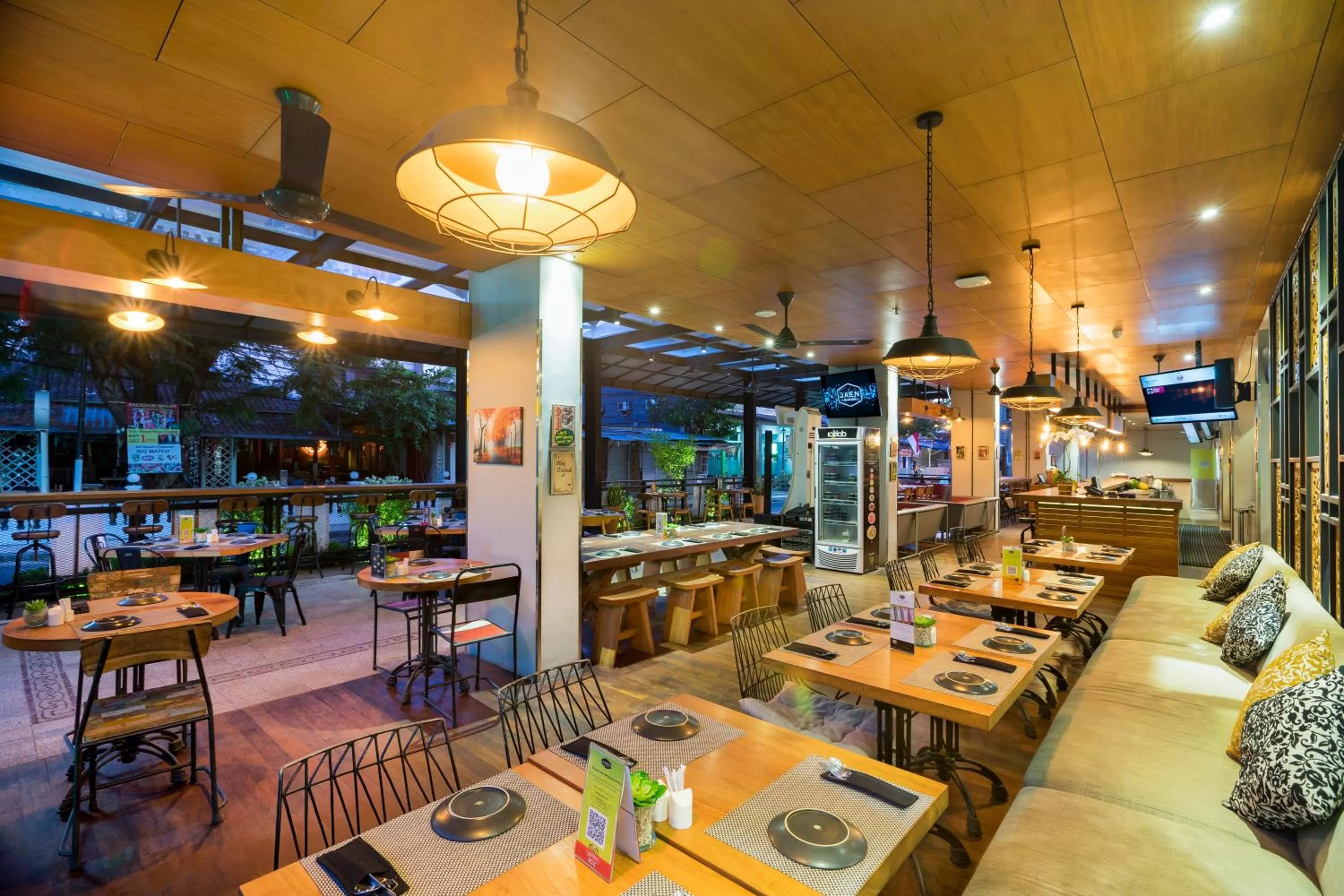 Restaurant/places to eat in Zest Legian by Swiss-Belhotel International