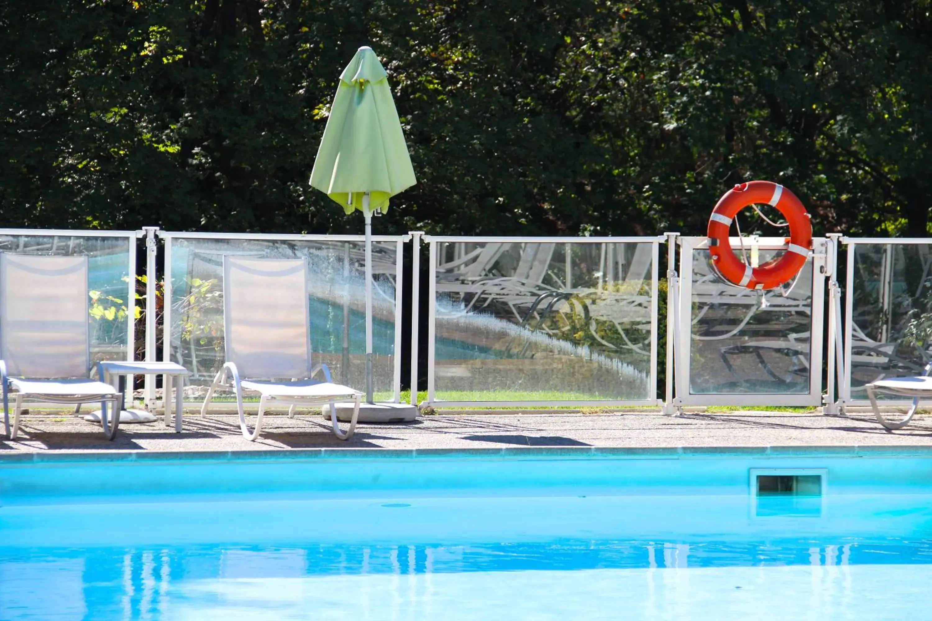 Swimming Pool in Novotel Marseille Est