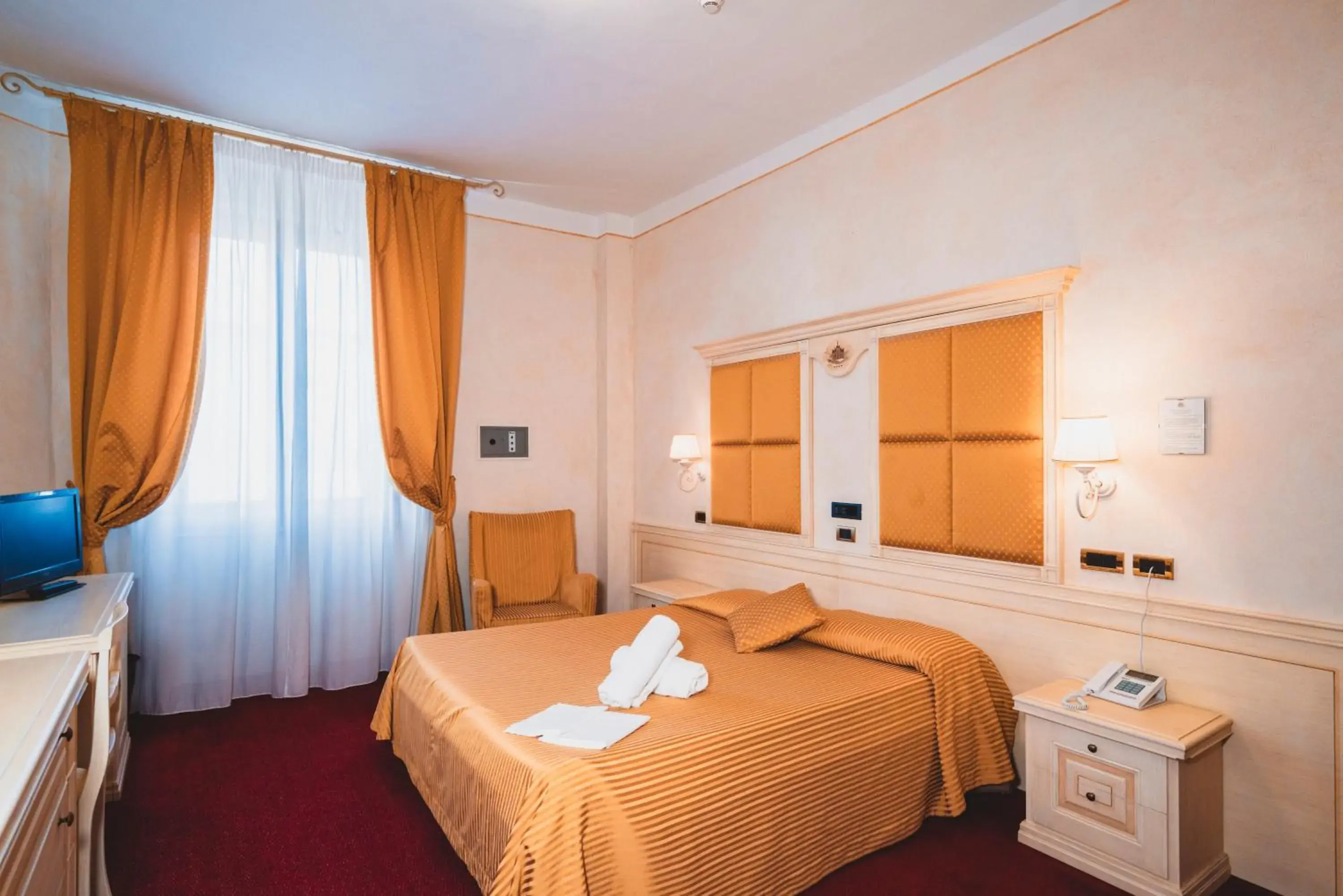 Photo of the whole room, Bed in Grand Hotel Milano