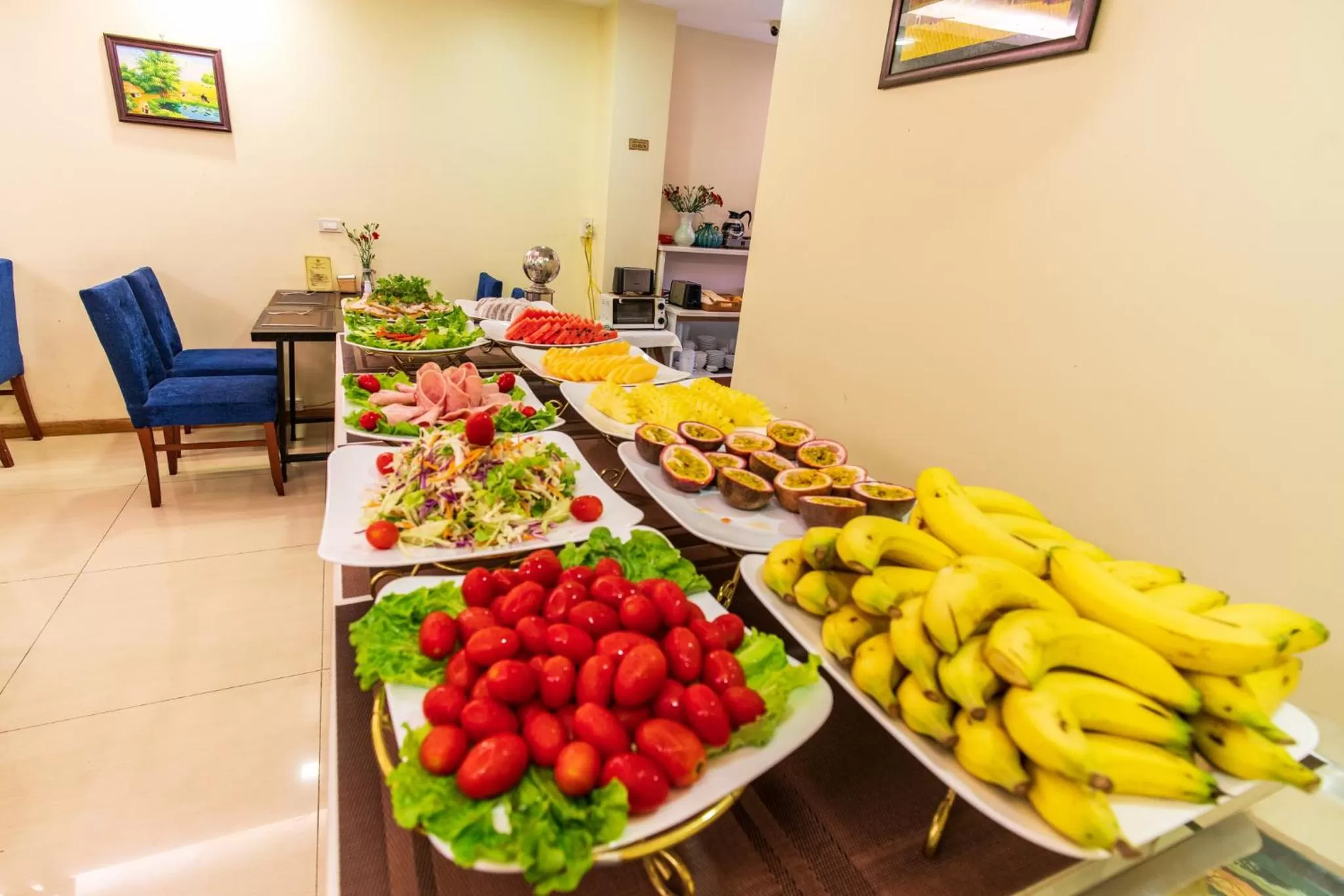 Restaurant/places to eat in Golden Legend Boutique Hotel