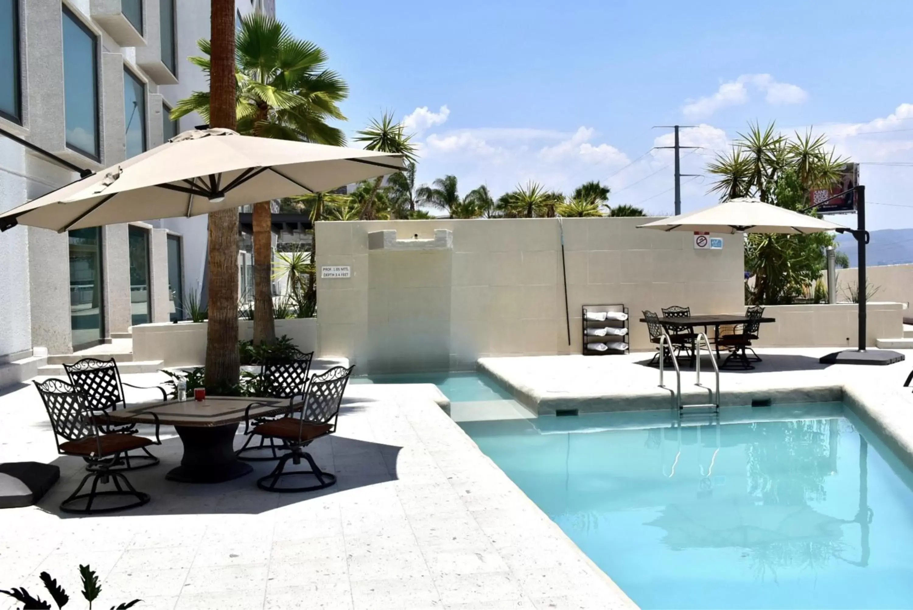 Swimming Pool in Hotel Diamante Queretaro