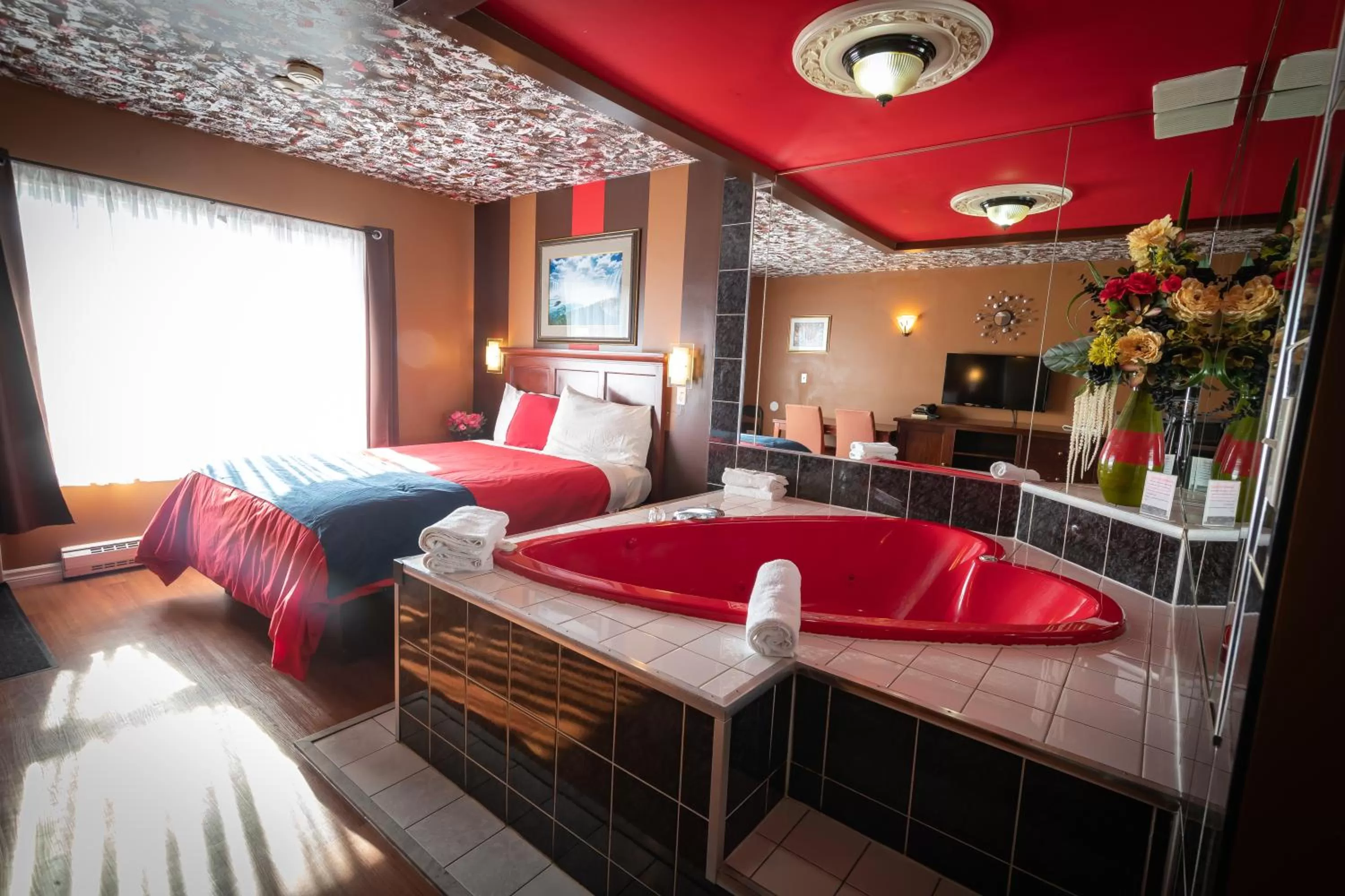 Bed in Villager Lodge Niagara Falls