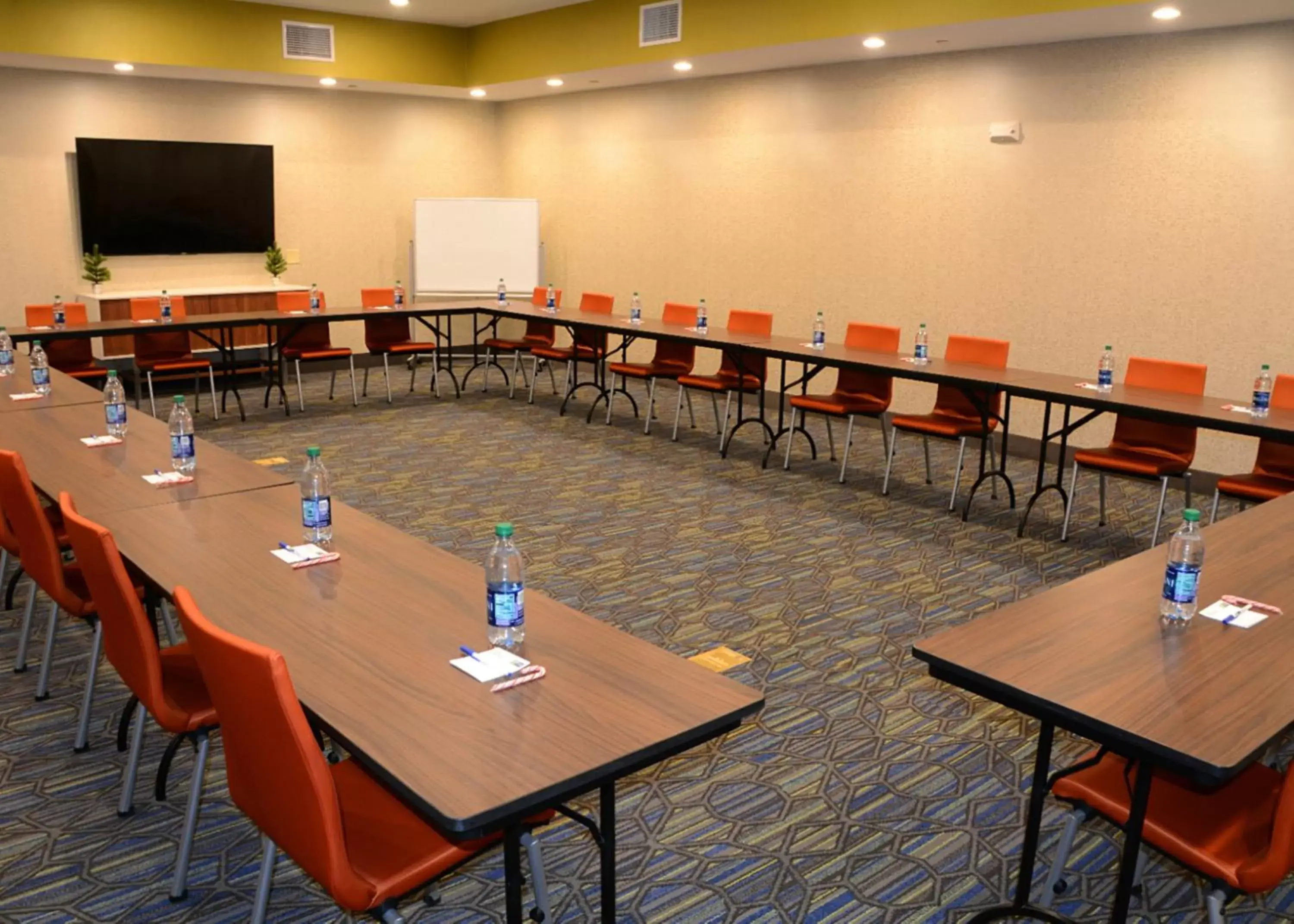 Meeting/conference room in Holiday Inn Express & Suites - Pittsburgh - Monroeville, an IHG Hotel