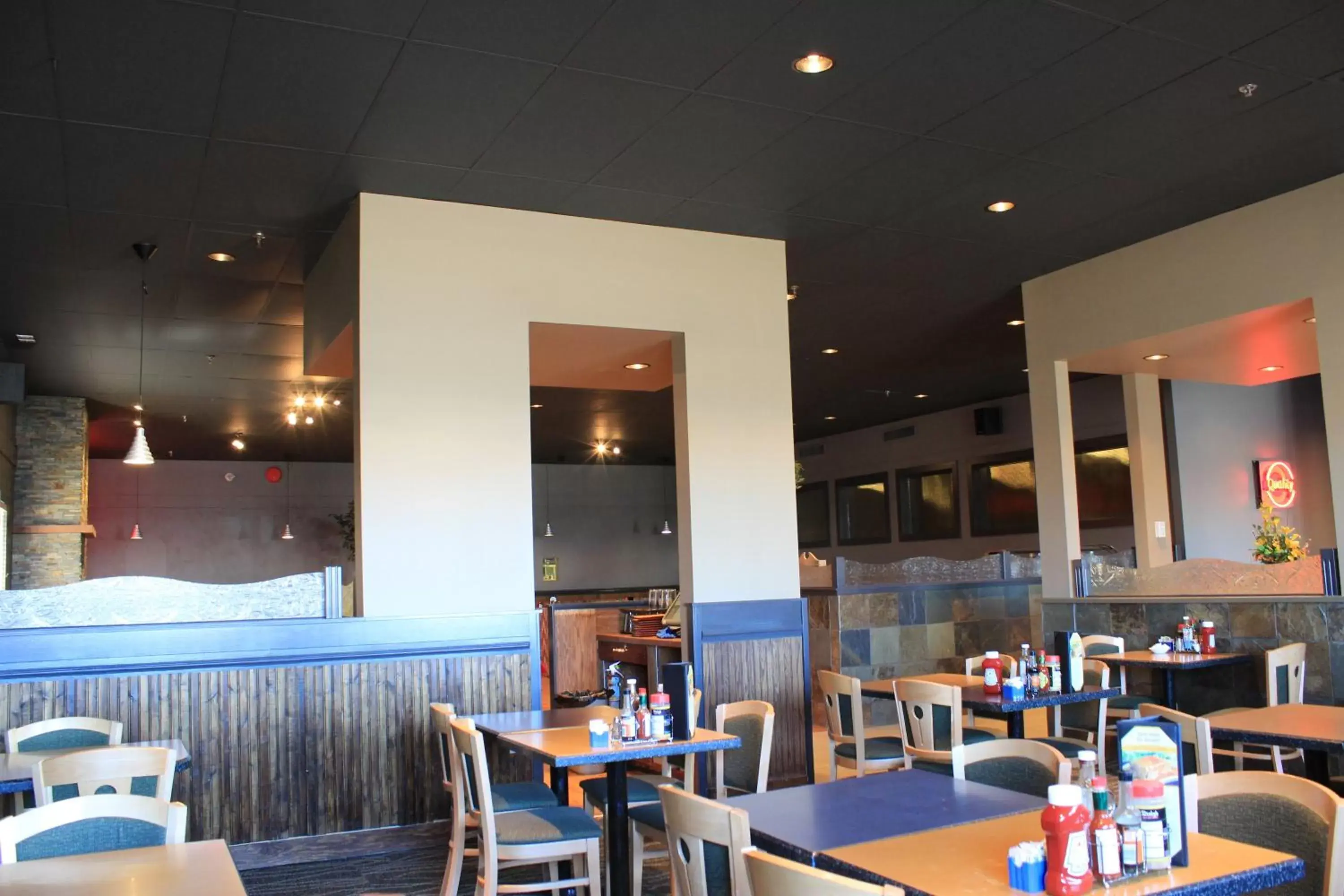 Restaurant/Places to Eat in Quality Inn & Suites