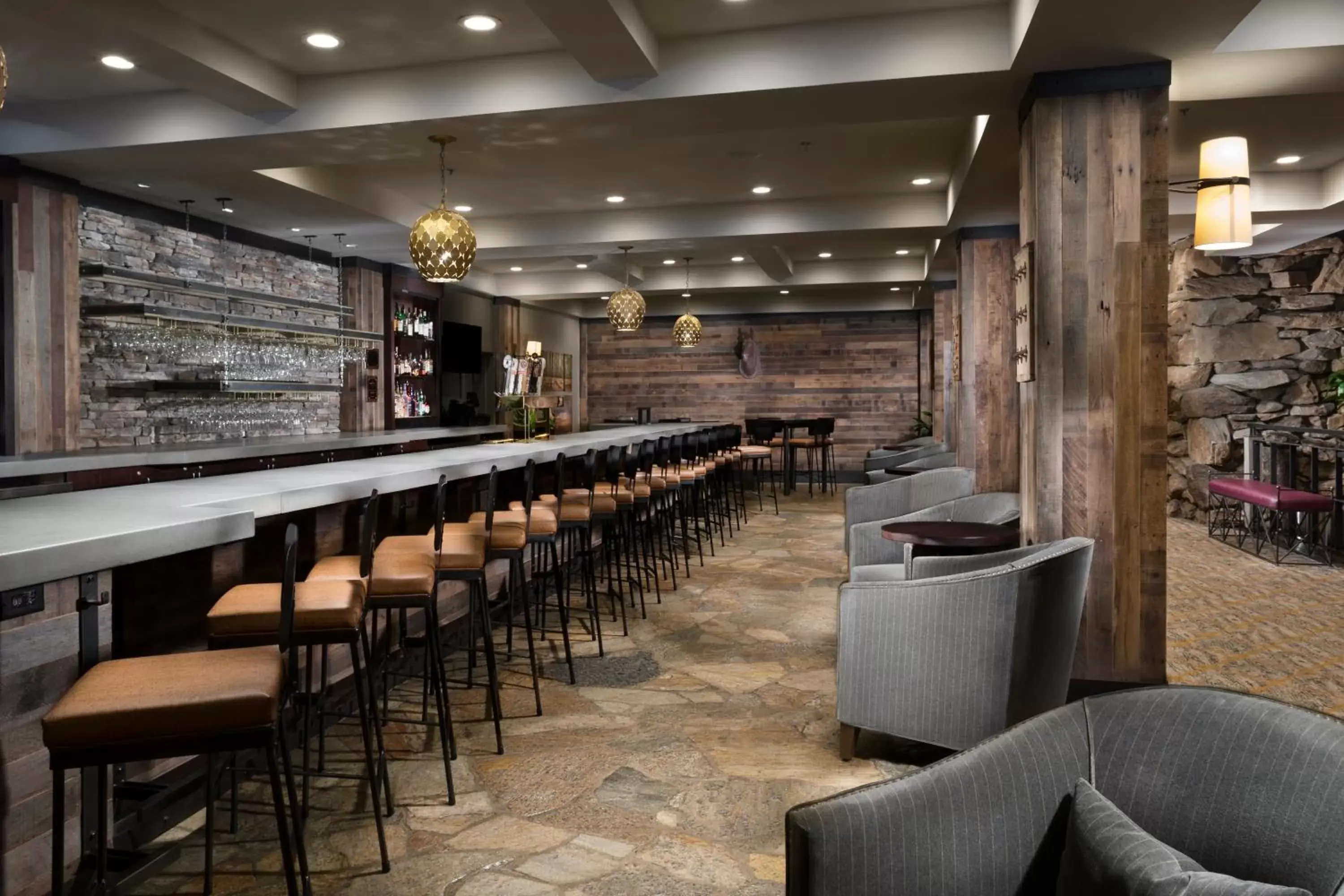 Lounge or bar, Lounge/Bar in Crowne Plaza Resort Asheville, an IHG Hotel