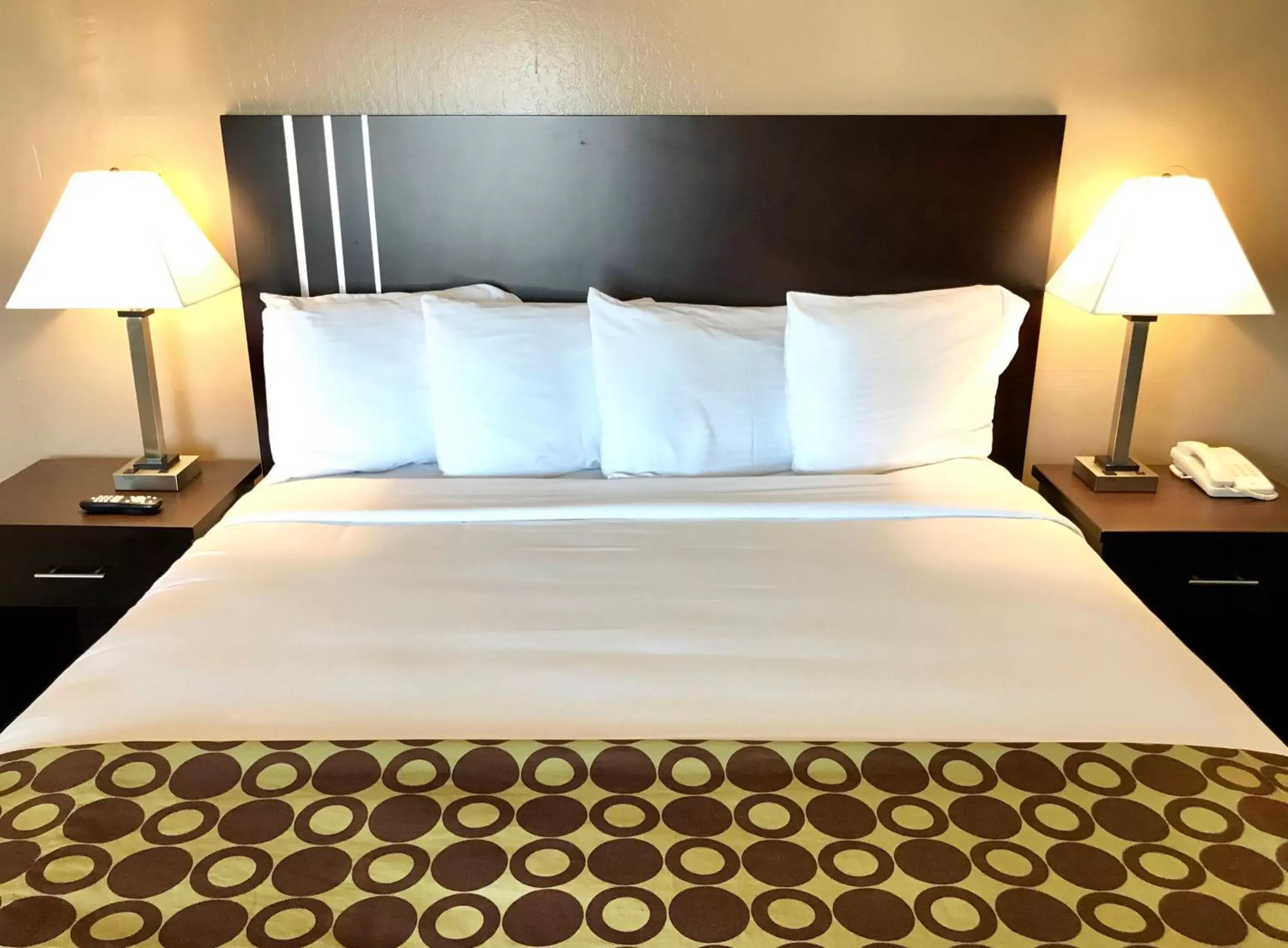 Bedroom, Bed in Fireside Inn Bedroom, Bed in Fireside Inn