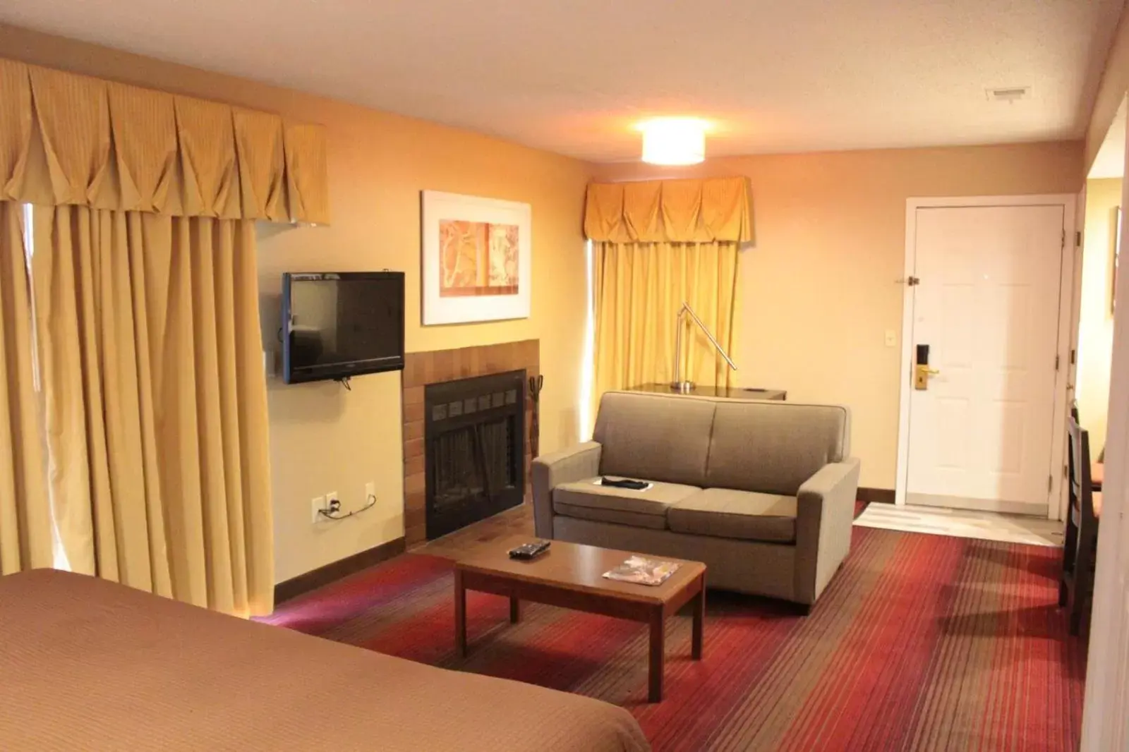 Living room, TV/Entertainment Center in Hawthorn Suites Wichita East