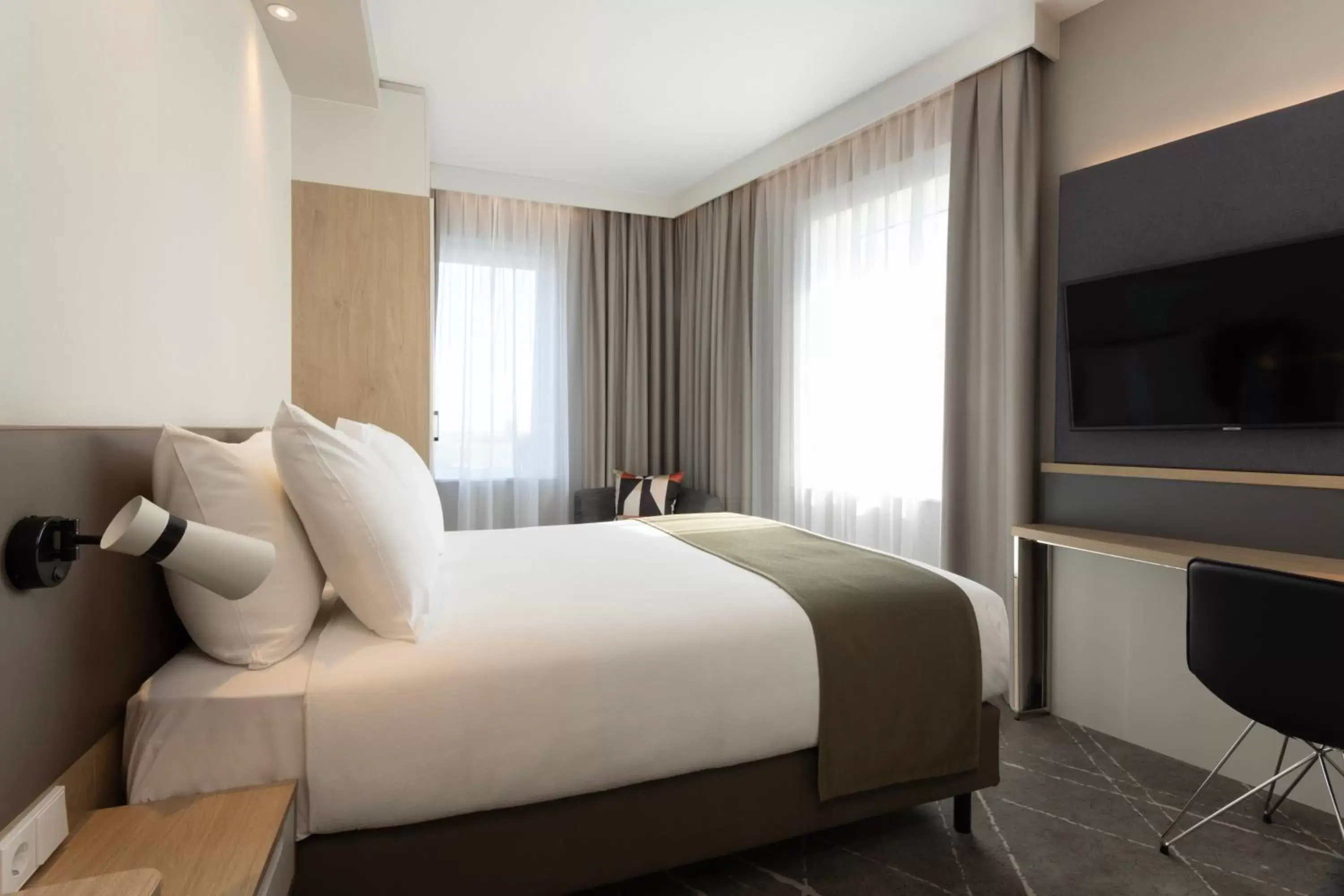 Bed in Holiday Inn - Eindhoven Airport, an IHG Hotel