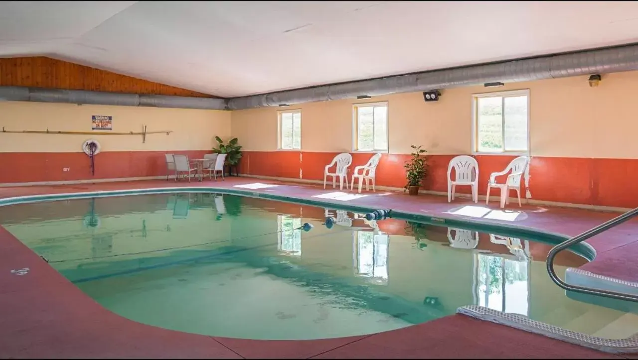 Swimming Pool in Motel 6-Hannibal, MO