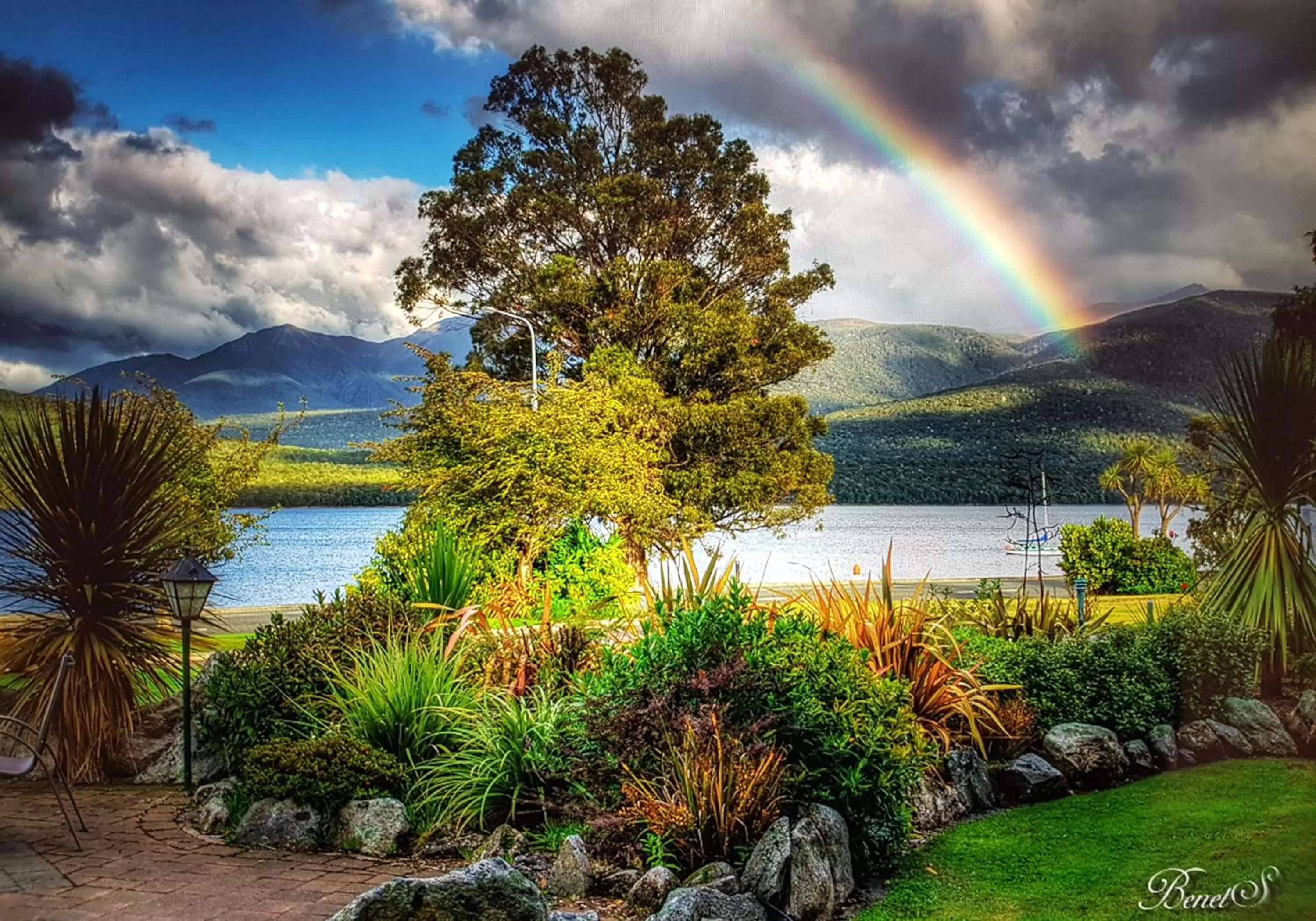 BBQ facilities in Fiordland Lakeview Motel and Apartments