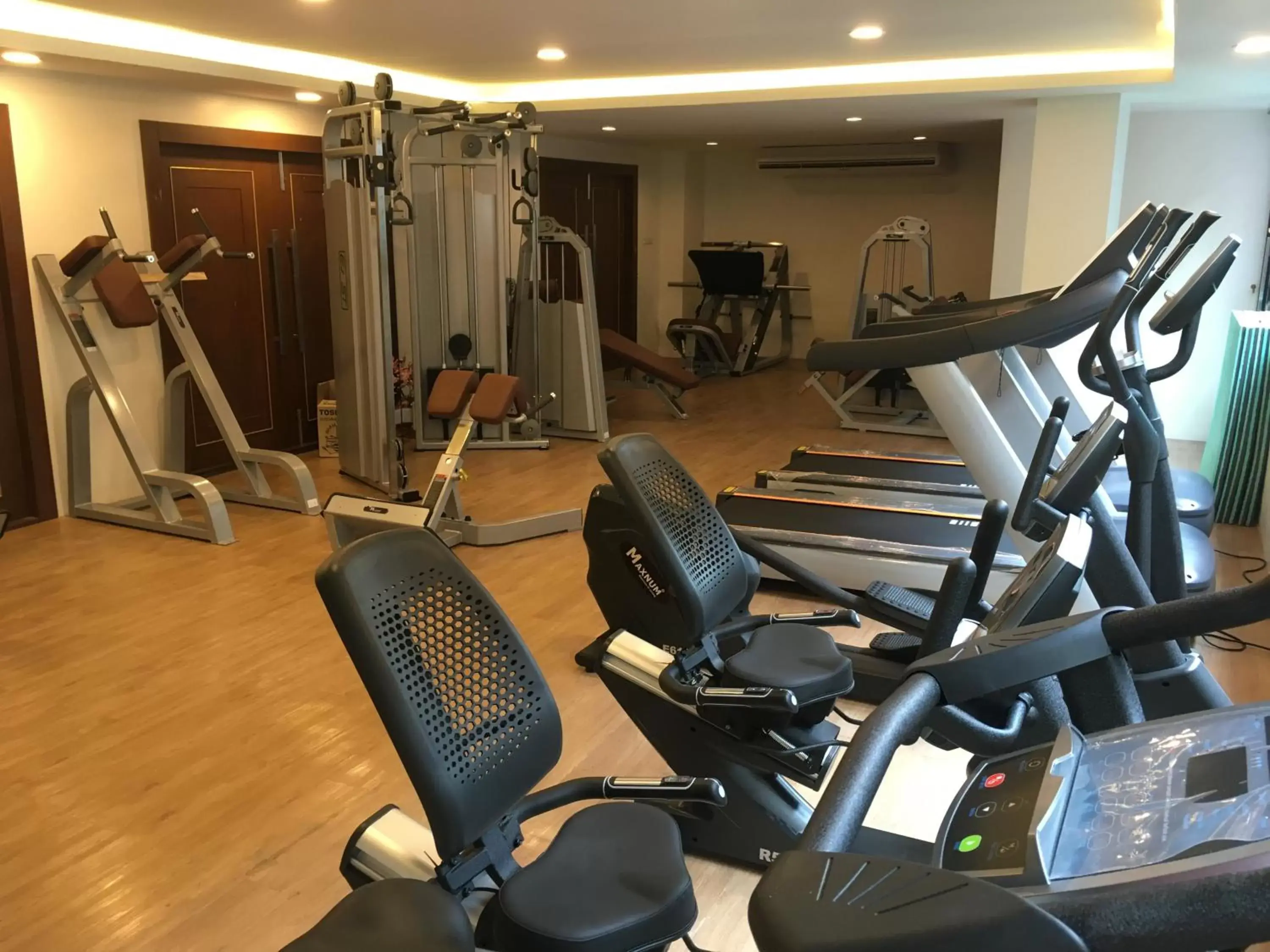 Fitness centre/facilities, Fitness Center/Facilities in Metro Hotel & Spa