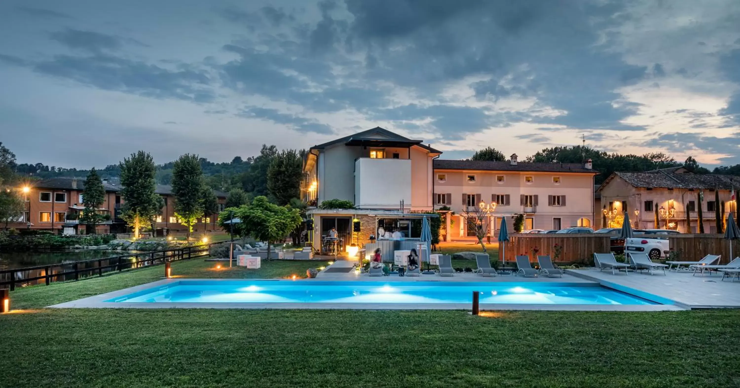 Property building, Swimming Pool in Hotel Il Corazziere