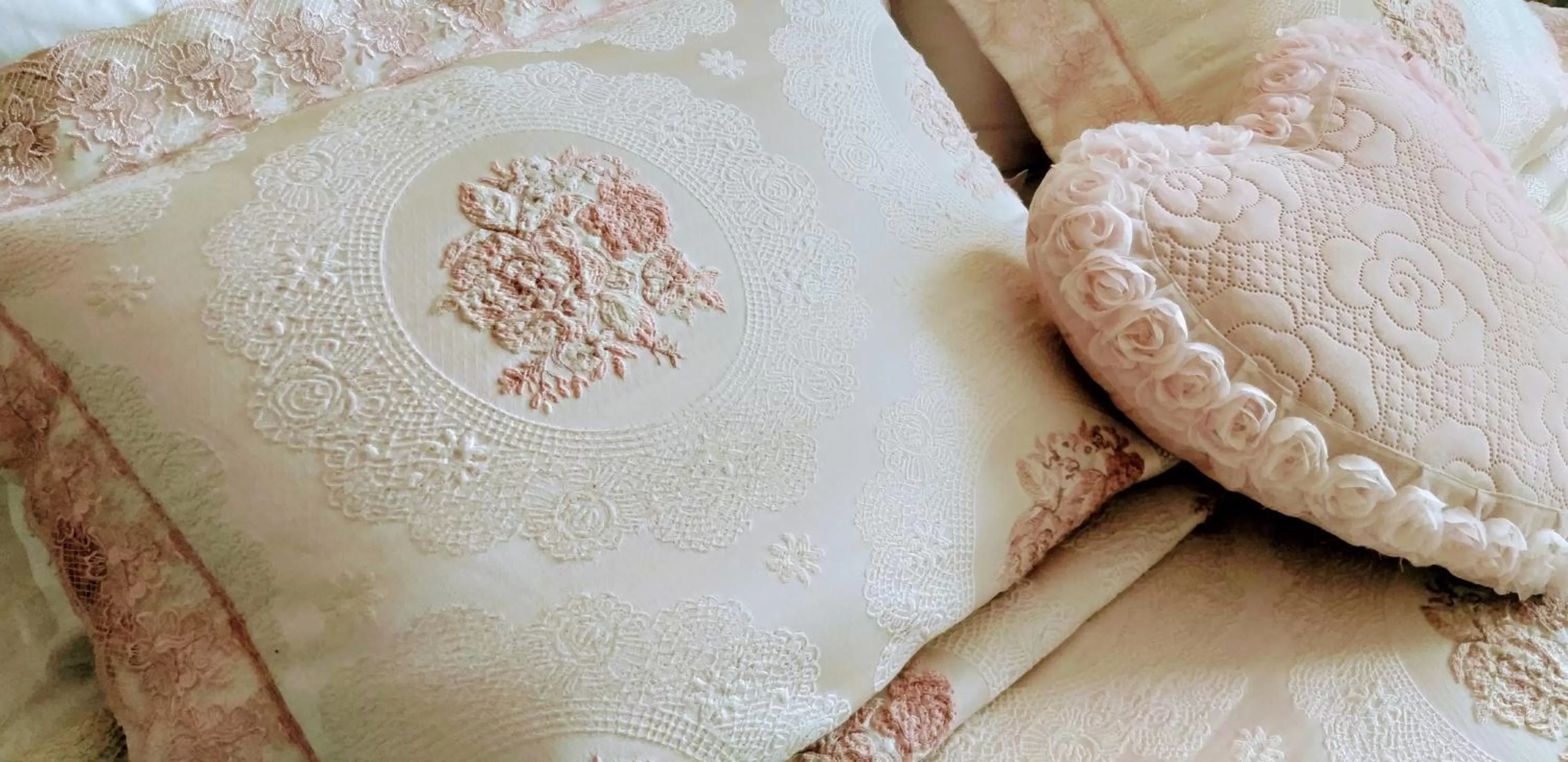 Decorative detail, Bed in Shalanda