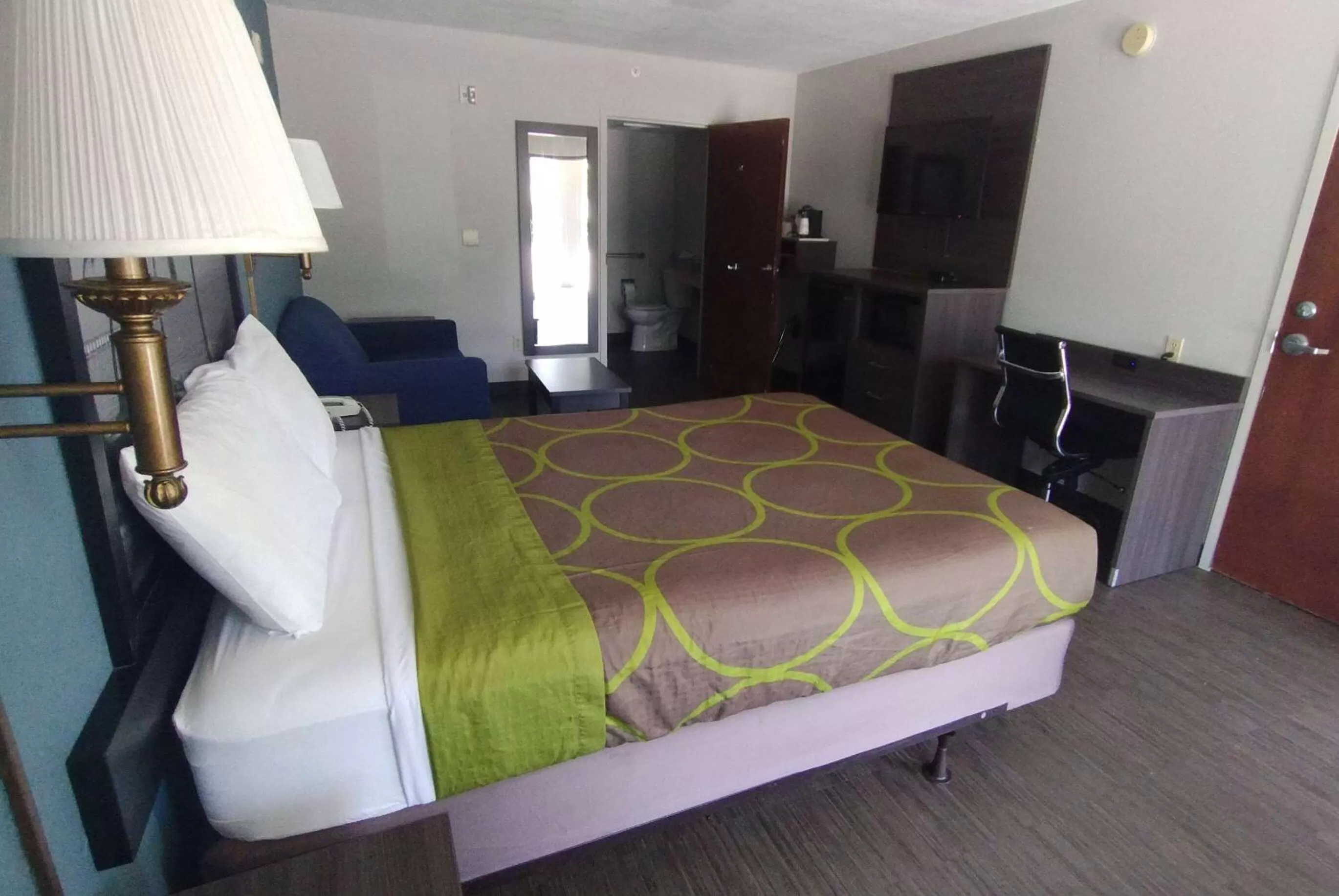 Photo of the whole room, Bed in Super 8 Motel by Wyndham near Fort Lauderdale Arpt