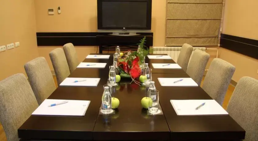 concierge, Business Area/Conference Room in Hotel Sumadija