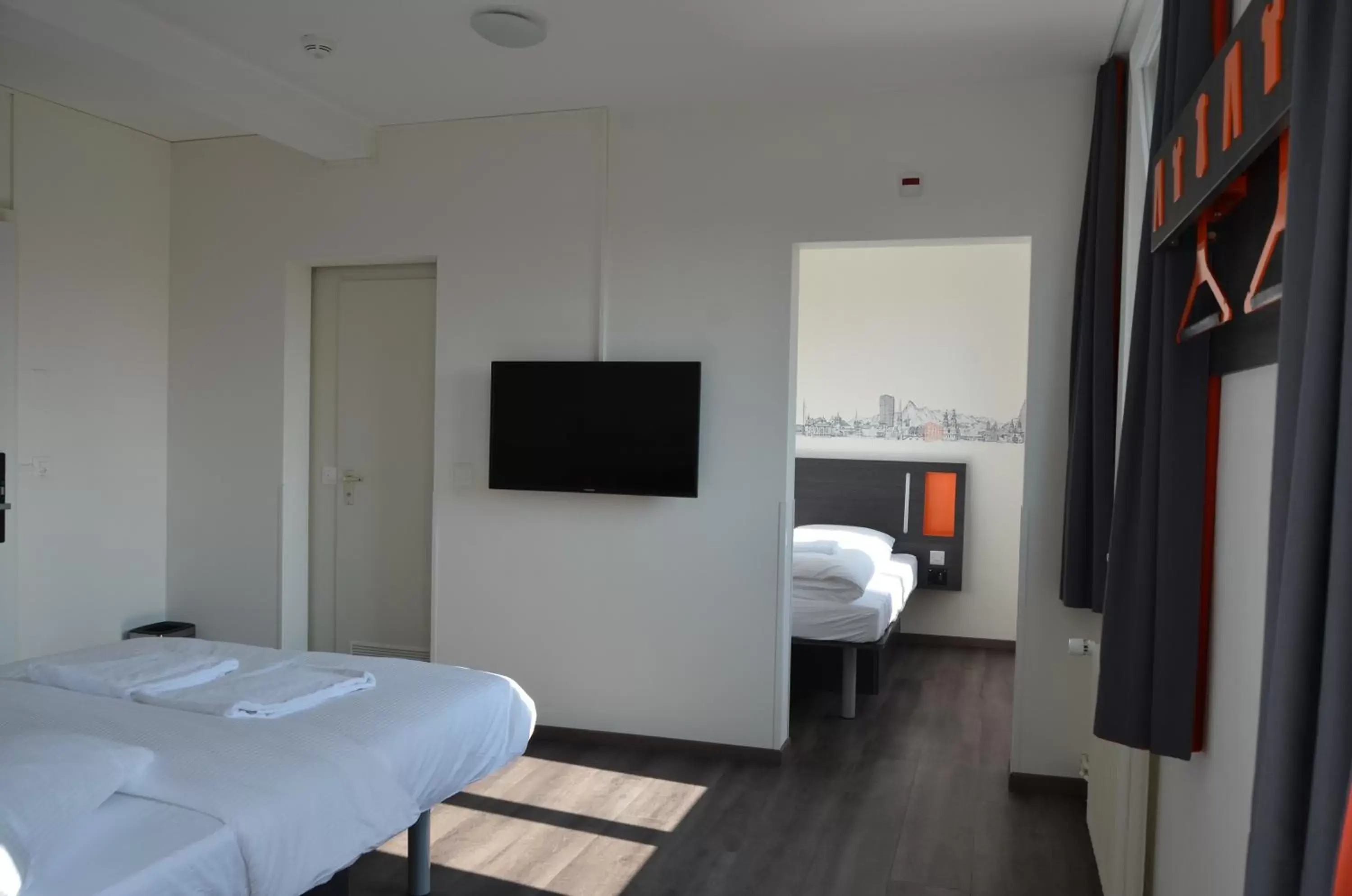 Photo of the whole room, Bed in easyHotel Zürich West