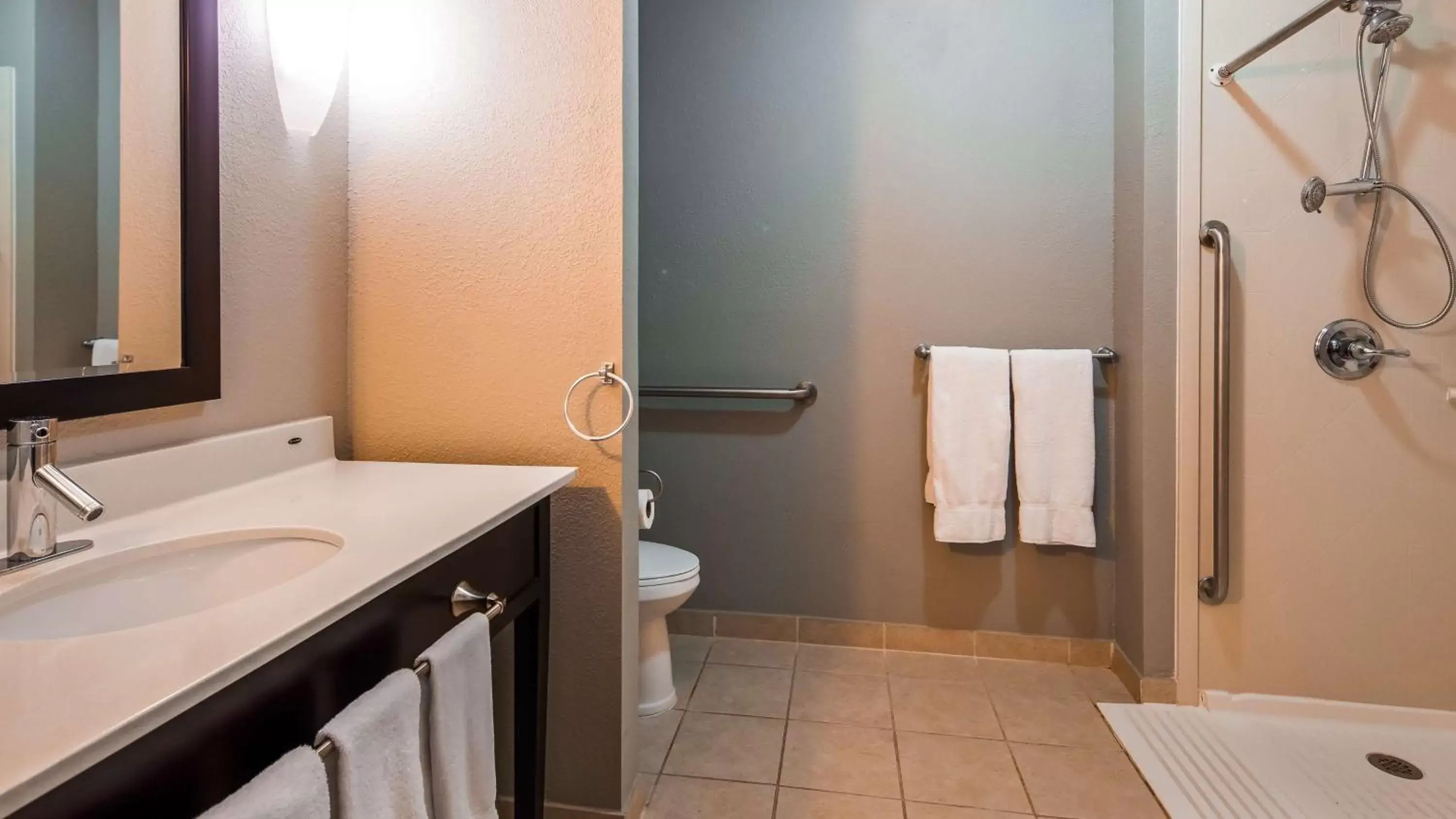 Bathroom in Best Western Plus - Magee Inn & Suites