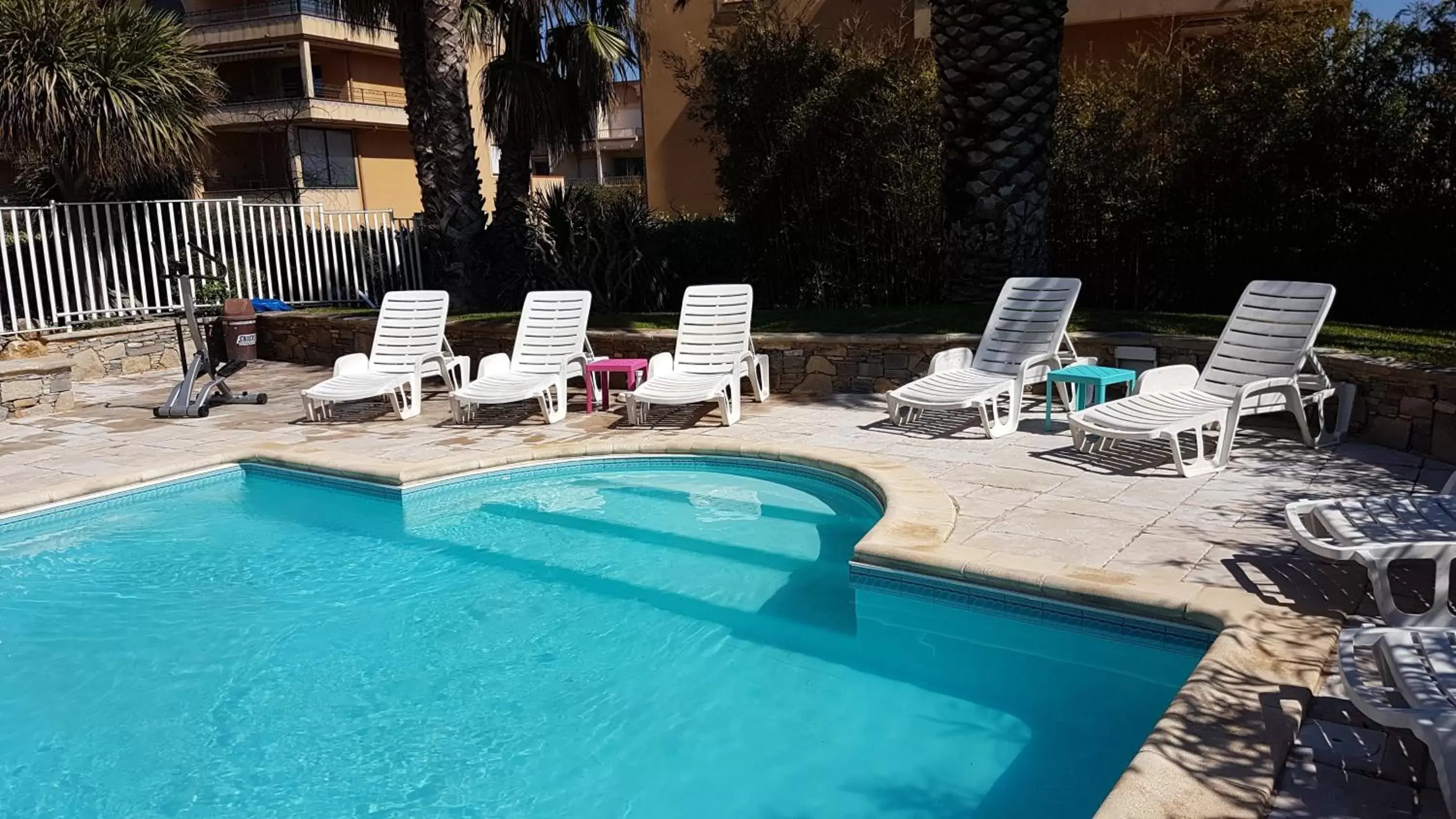 Swimming Pool in Hotel Albizzia