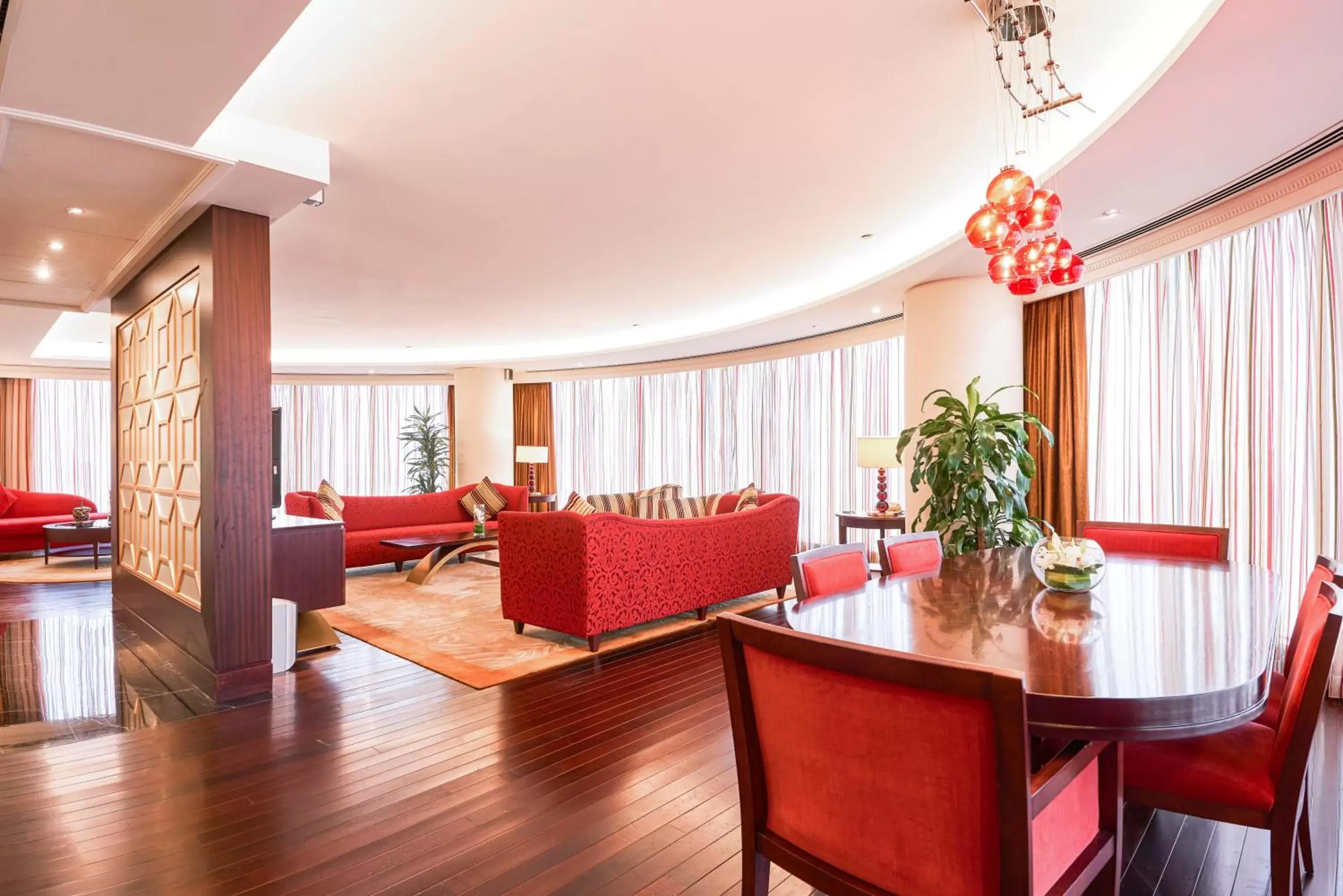 Living room, Seating Area in The Diplomat Radisson Blu Hotel Residence & Spa