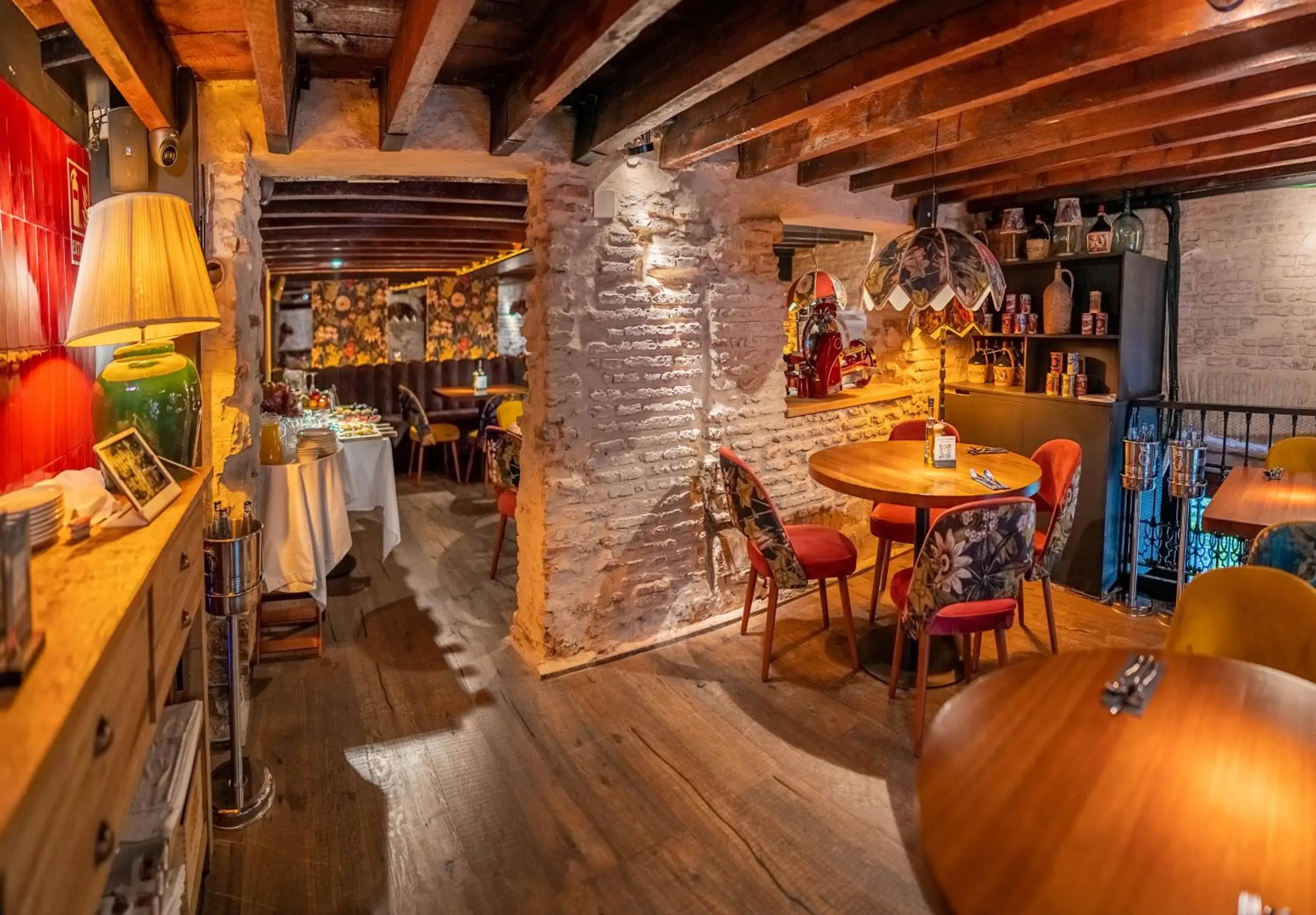 Restaurant/places to eat in Hotel Lobby Restaurant/places to eat in Hotel Lobby