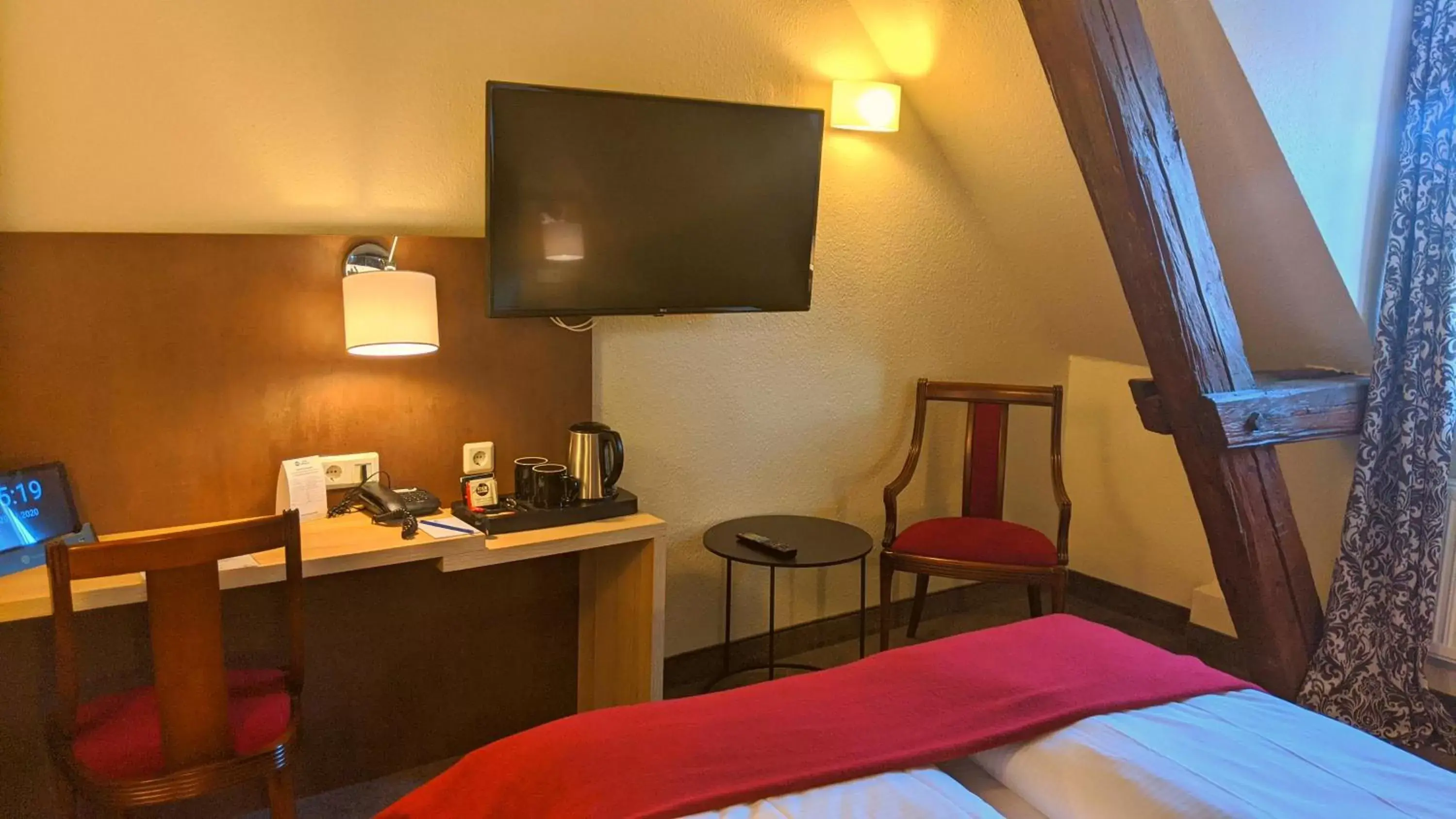 Bed, TV/Entertainment Center in Best Western Hotel Schlossmühle Quedlinburg