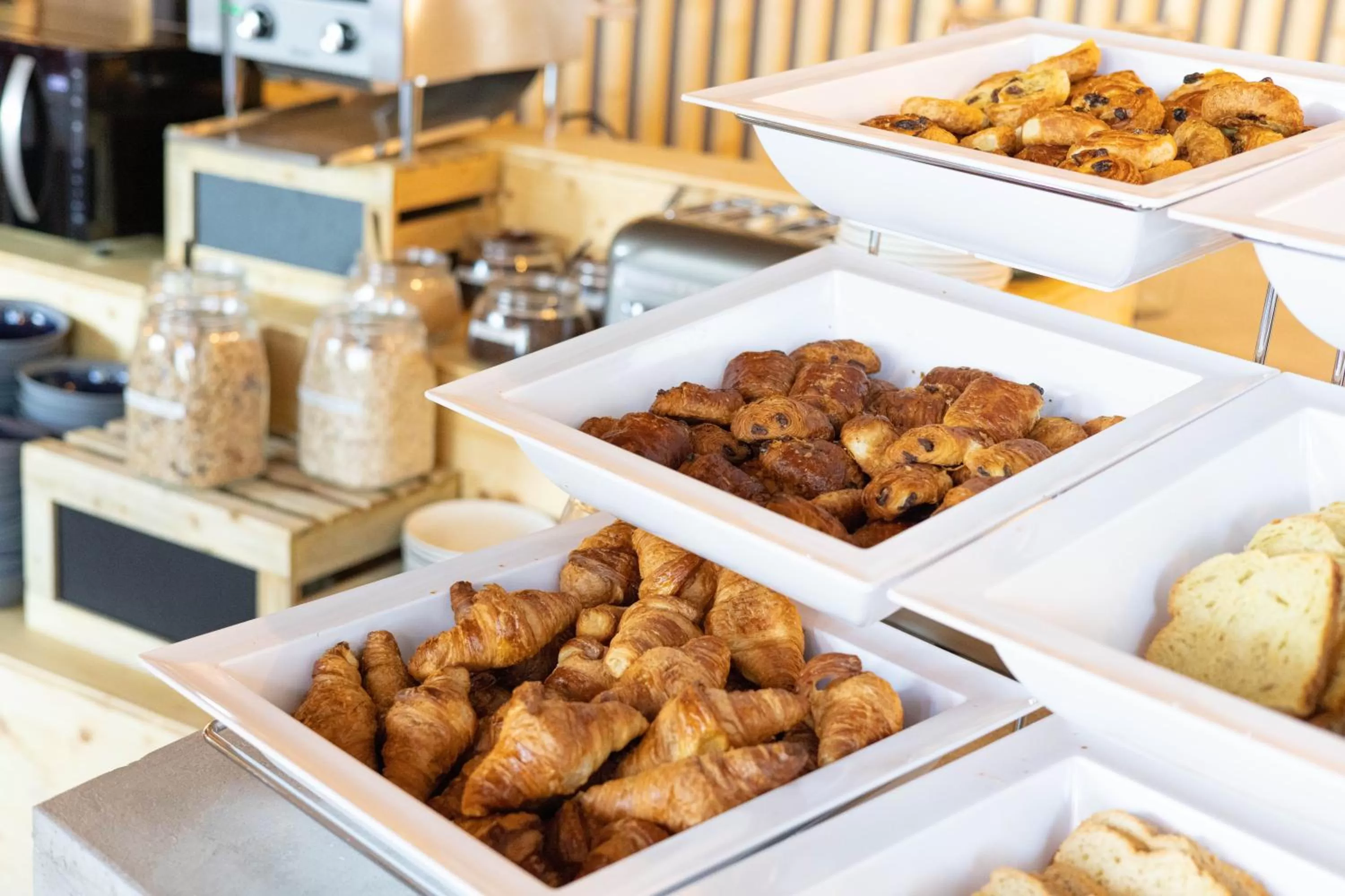 Food and drinks in greet Hotel La Rochelle Centre