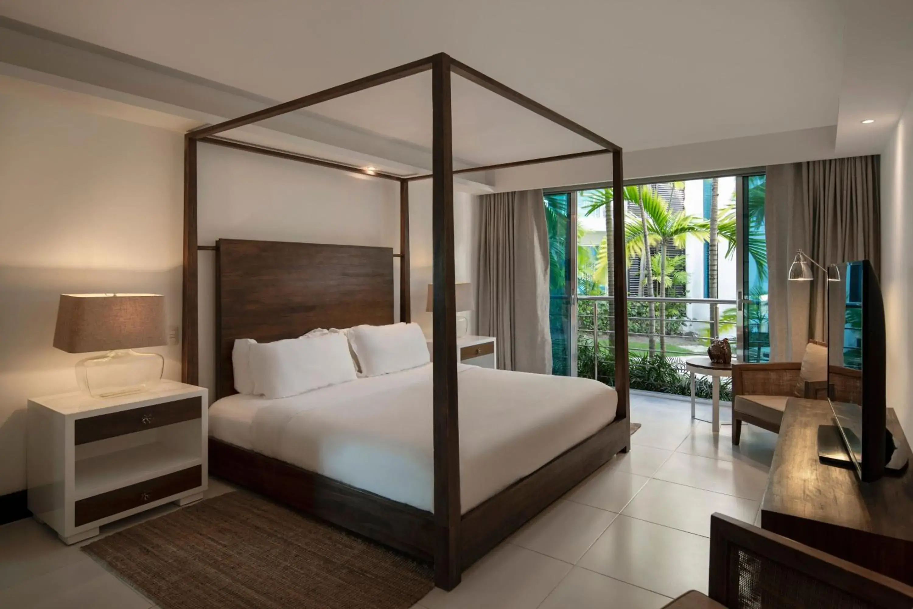 Bedroom, Bed in The Ocean Club, a Luxury Collection Resort, Costa Norte