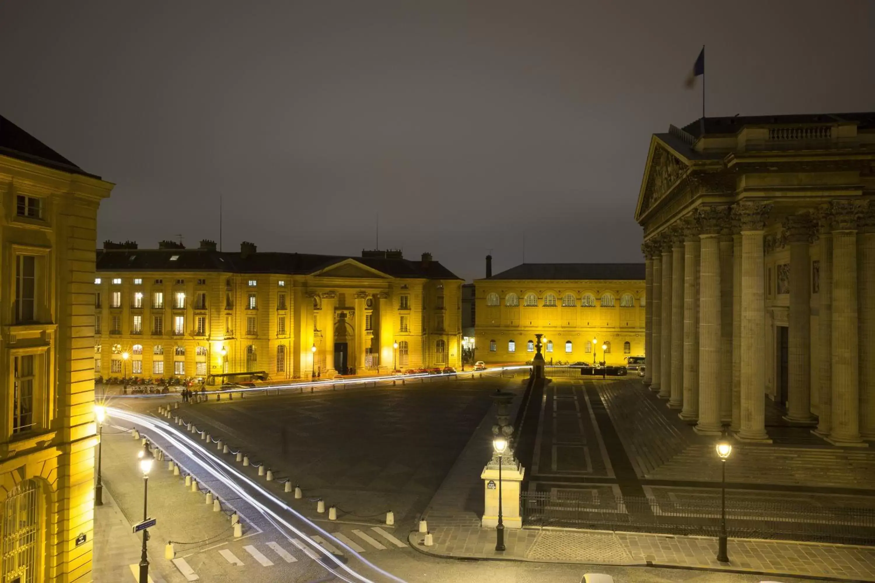 City view in Hôtel Les Dames du Panthéon