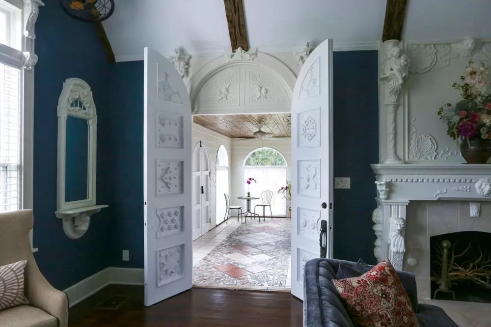 Living room in The Kenwood Gables