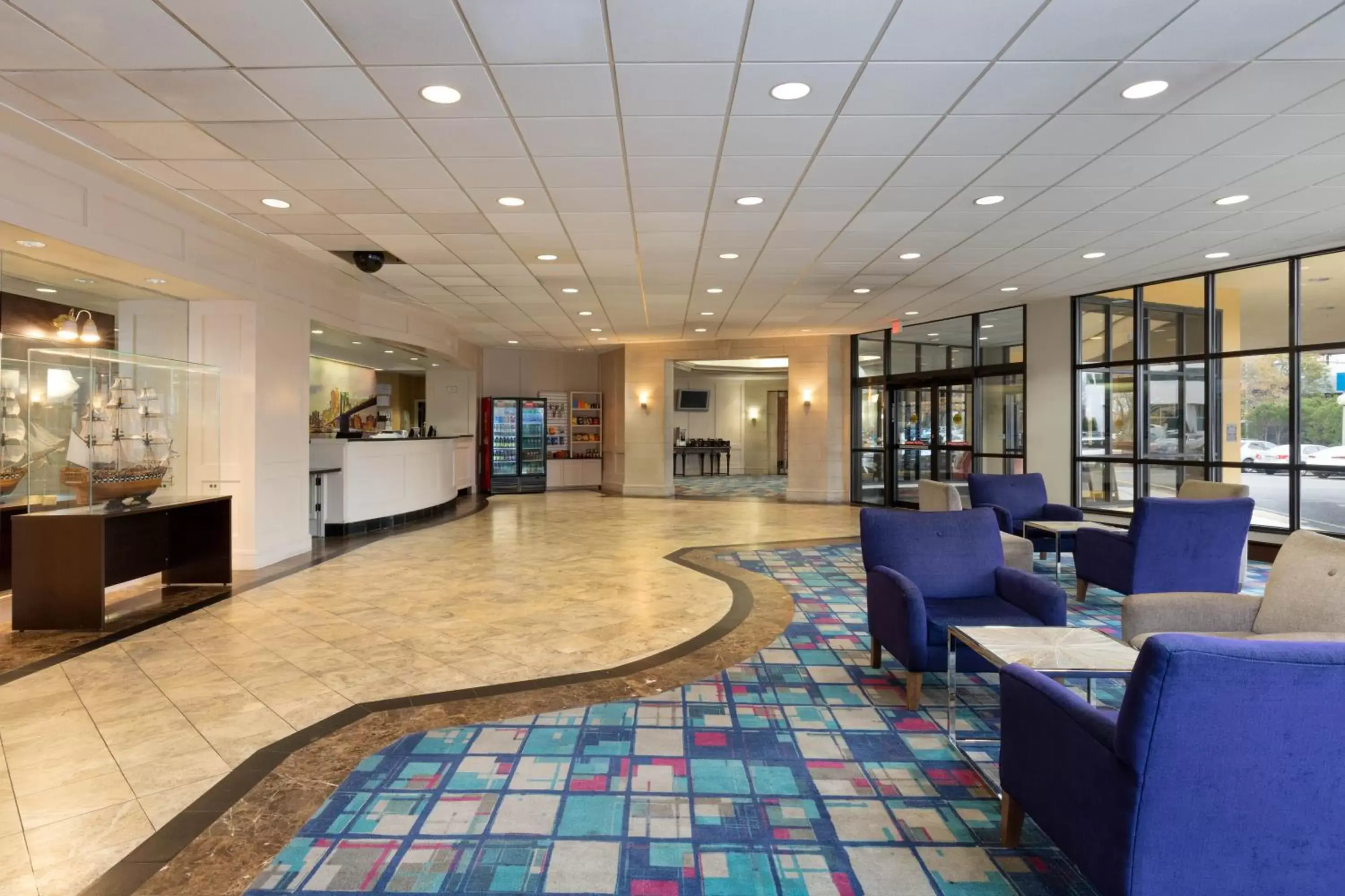 Lobby or reception in La Quinta by Wyndham Secaucus Meadowlands