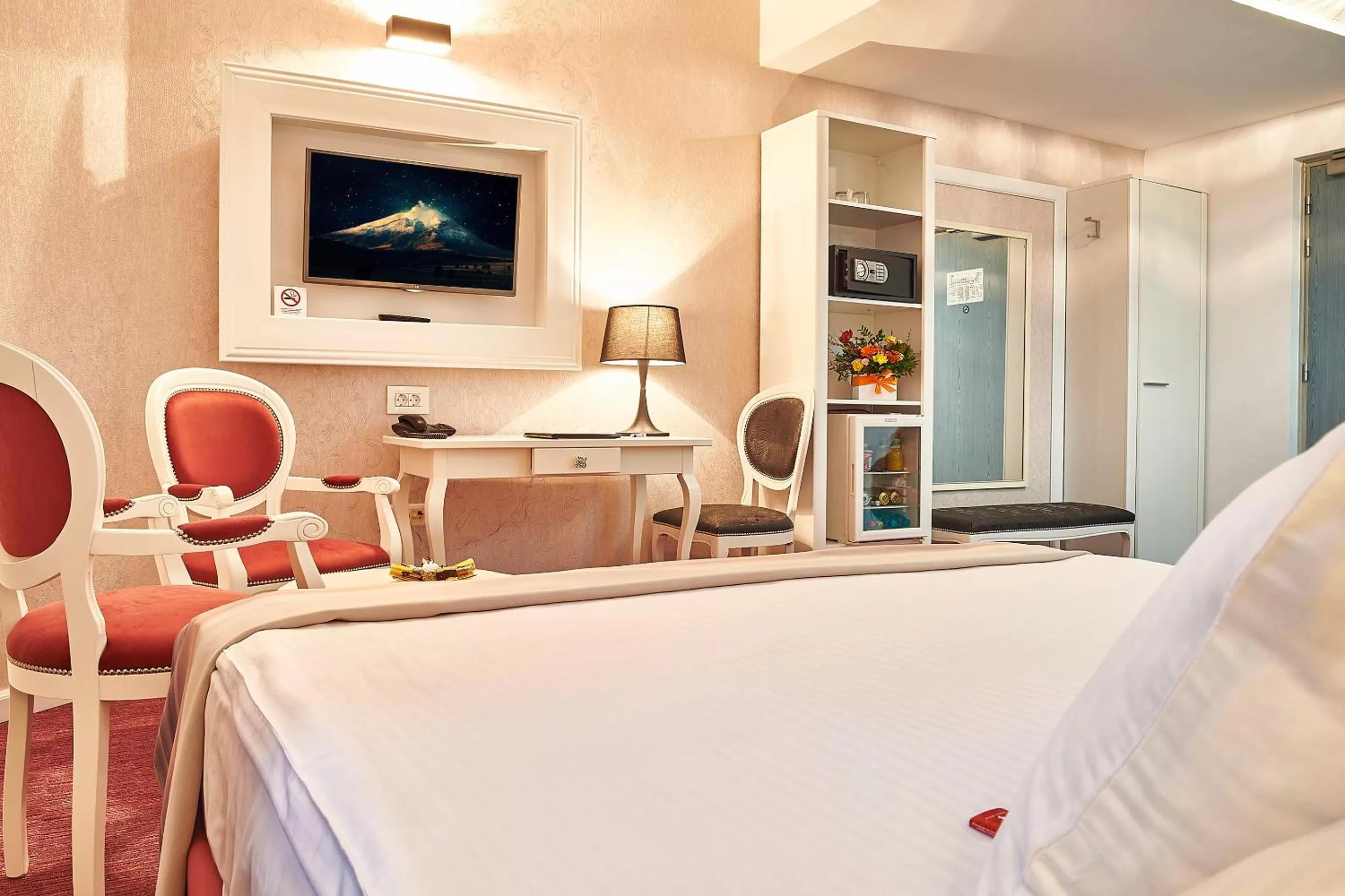 TV and multimedia, Bed in Continental Forum Sibiu