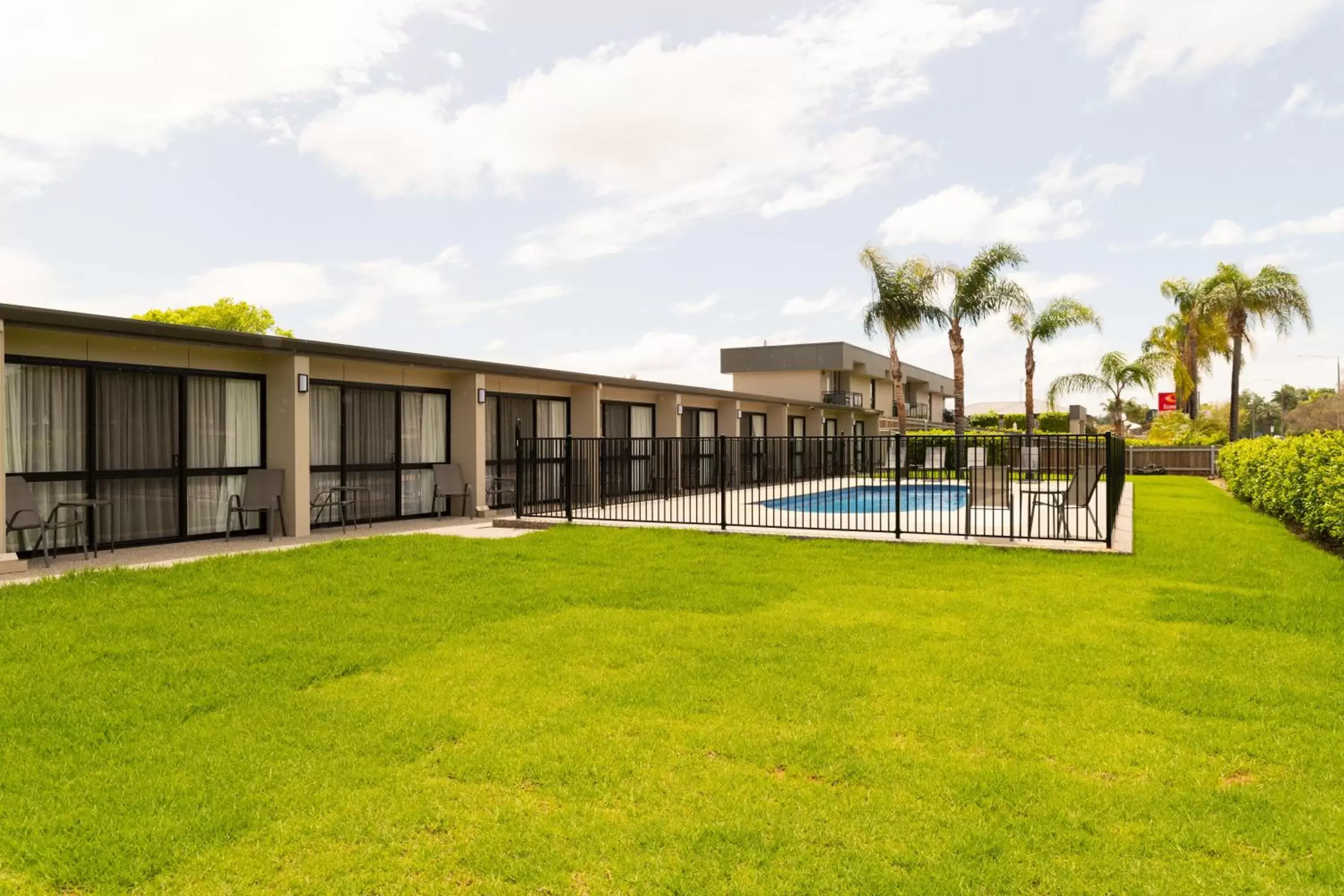 Garden view, Property Building in Econo Lodge Mildura