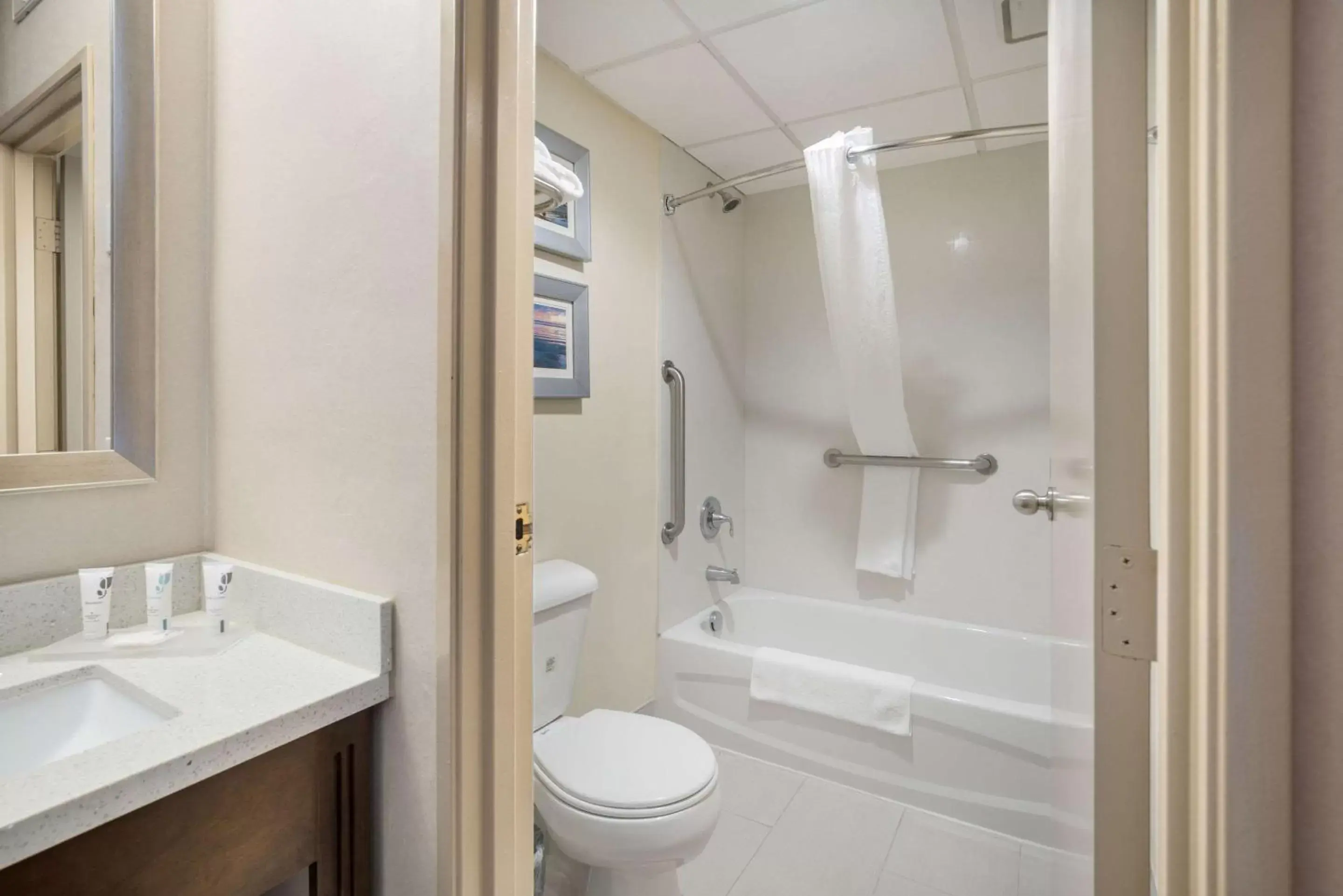 Bedroom, Bathroom in MainStay Suites John Wayne Airport, a Choice Hotel