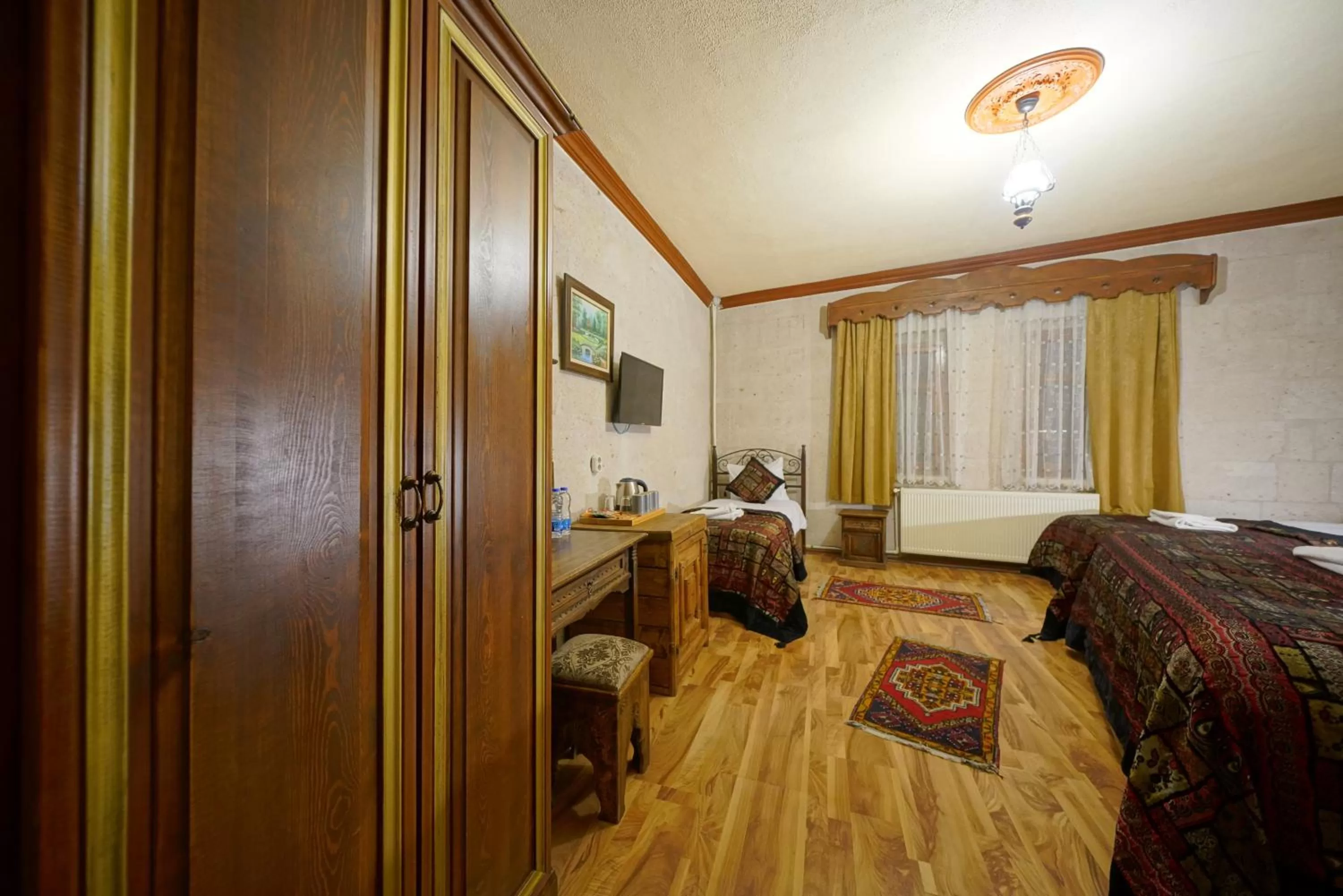 Photo of the whole room, Bed in Arch Palace