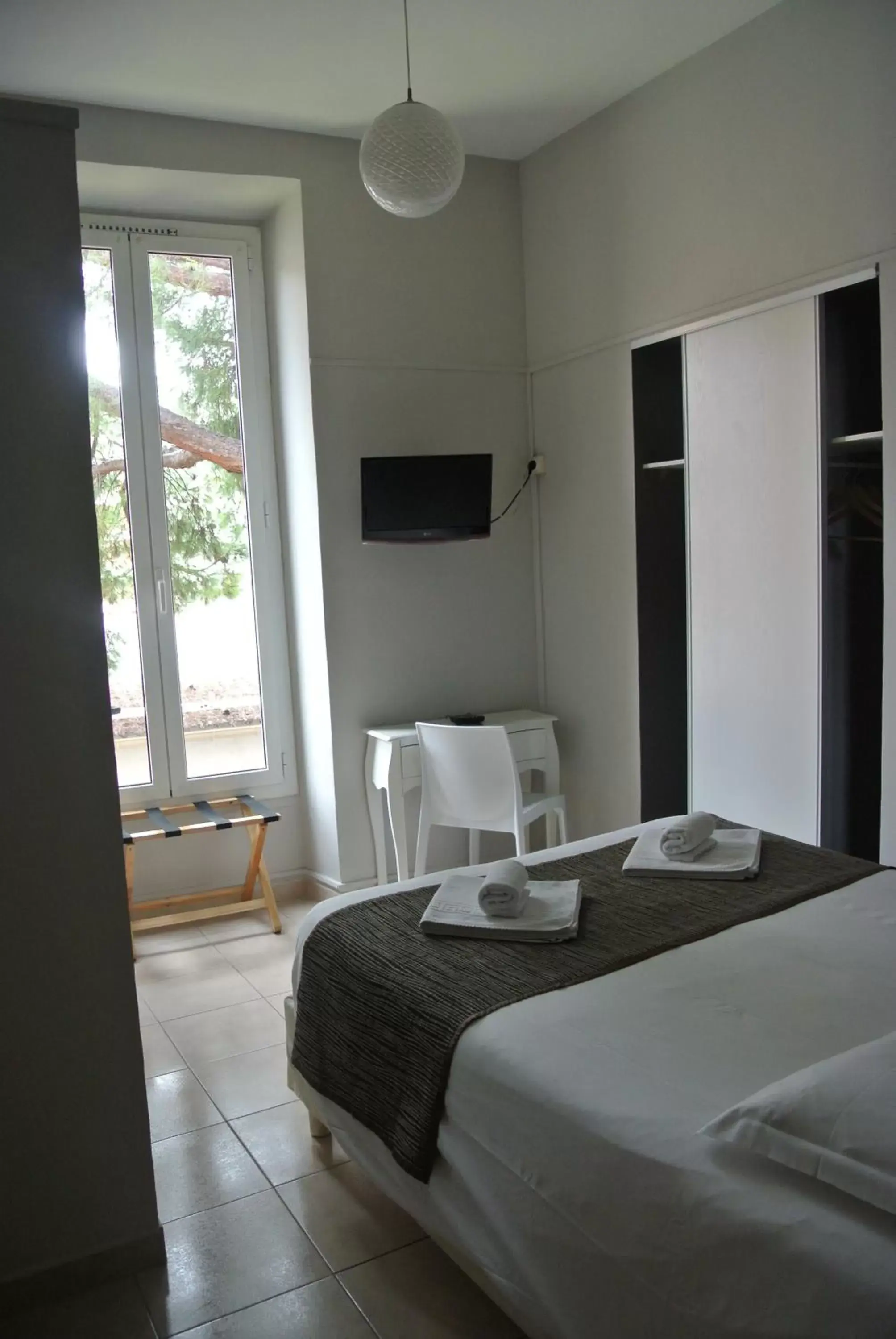 Single Room with Double Bed in Hotel Danemark Single Room with Double Bed in Hotel Danemark