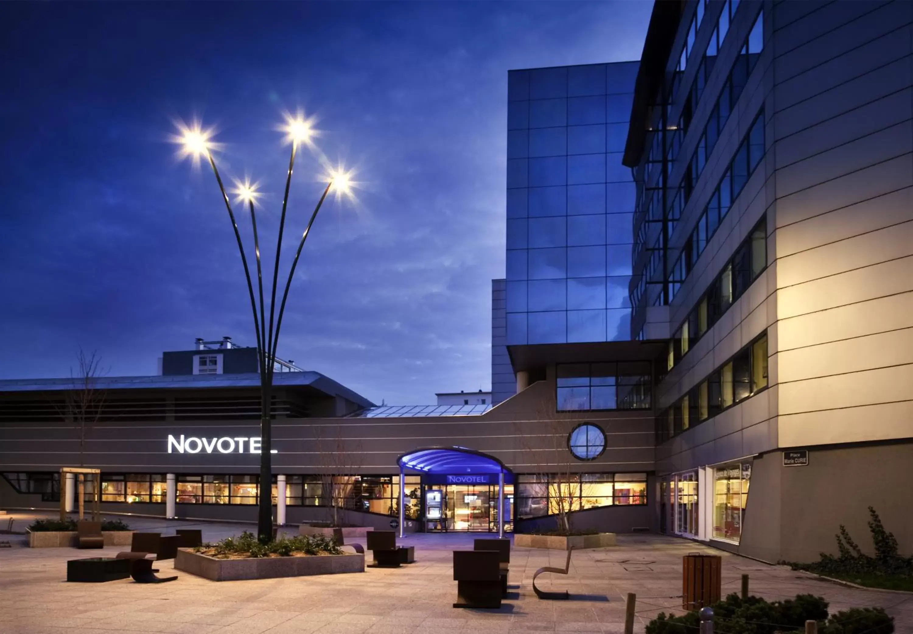 Facade/entrance, Property Building in Novotel Annecy Centre Atria