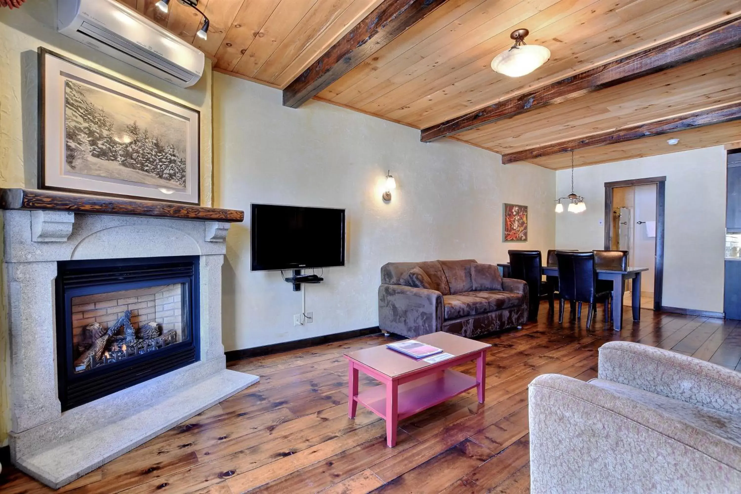 Seating Area in Les Condos Du Lac Taureau- Rooms & Condos