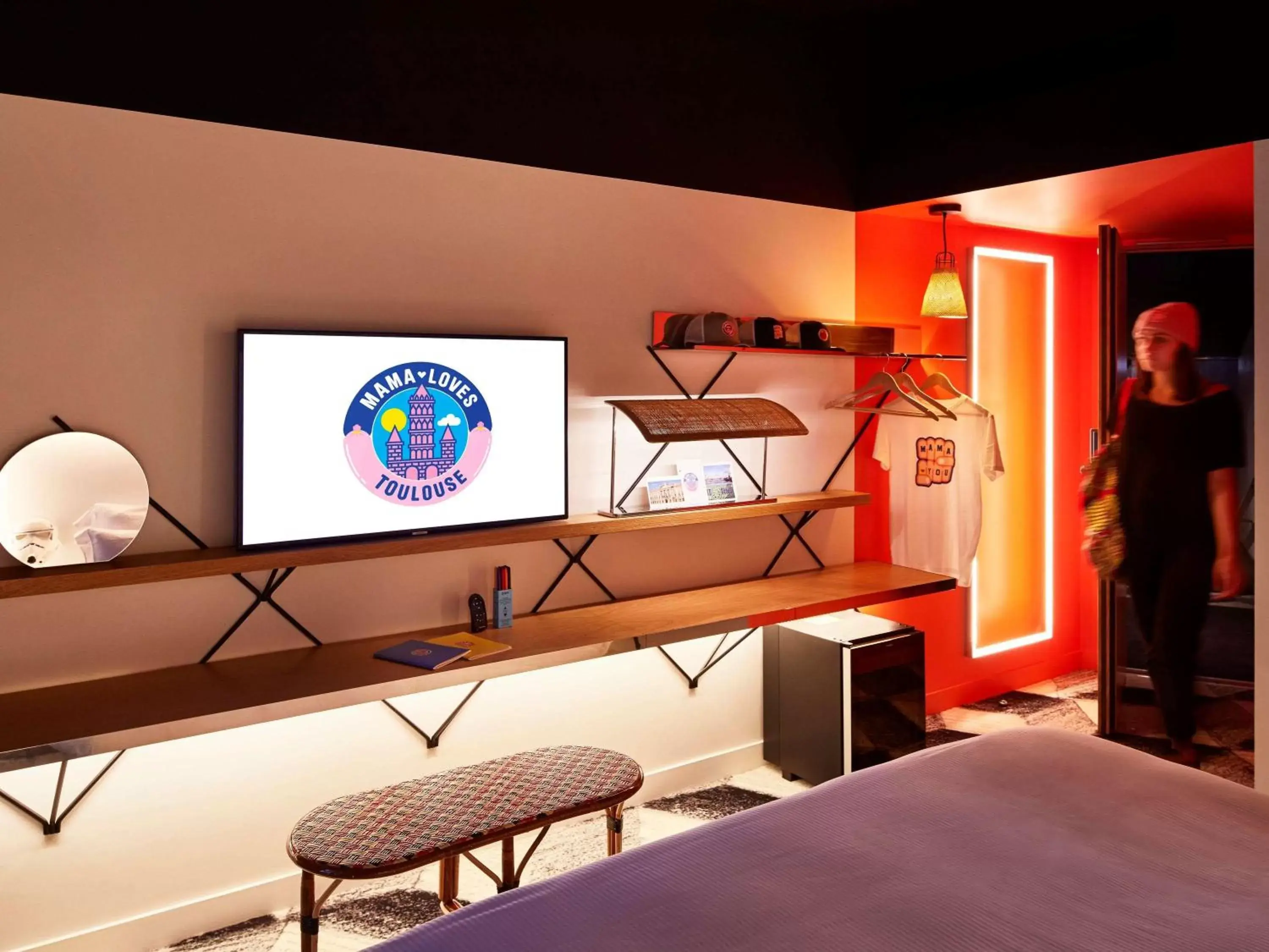 Photo of the whole room, TV/Entertainment Center in Mama Shelter Toulouse