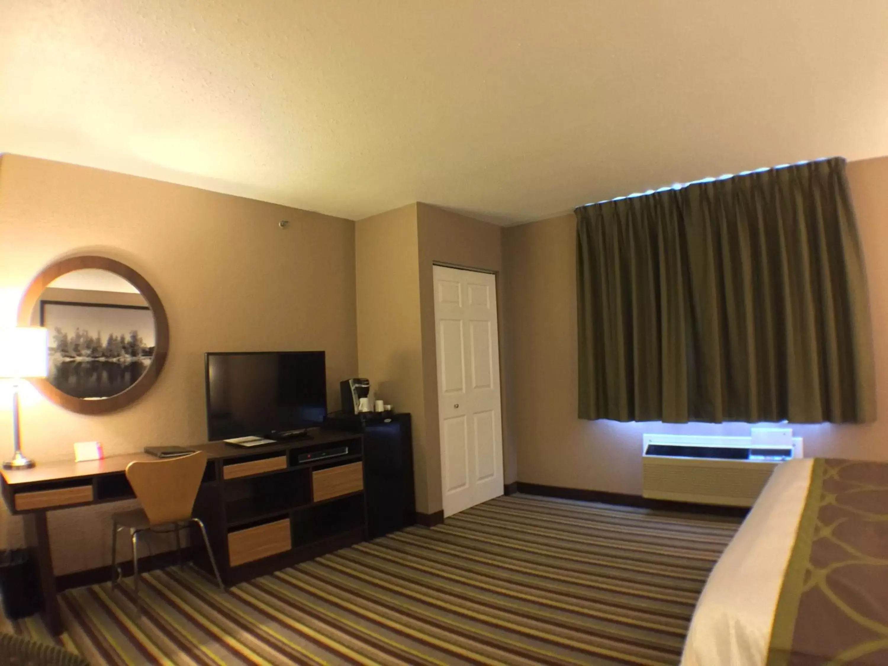 Photo of the whole room, TV/Entertainment Center in Super 8 by Wyndham Kenora